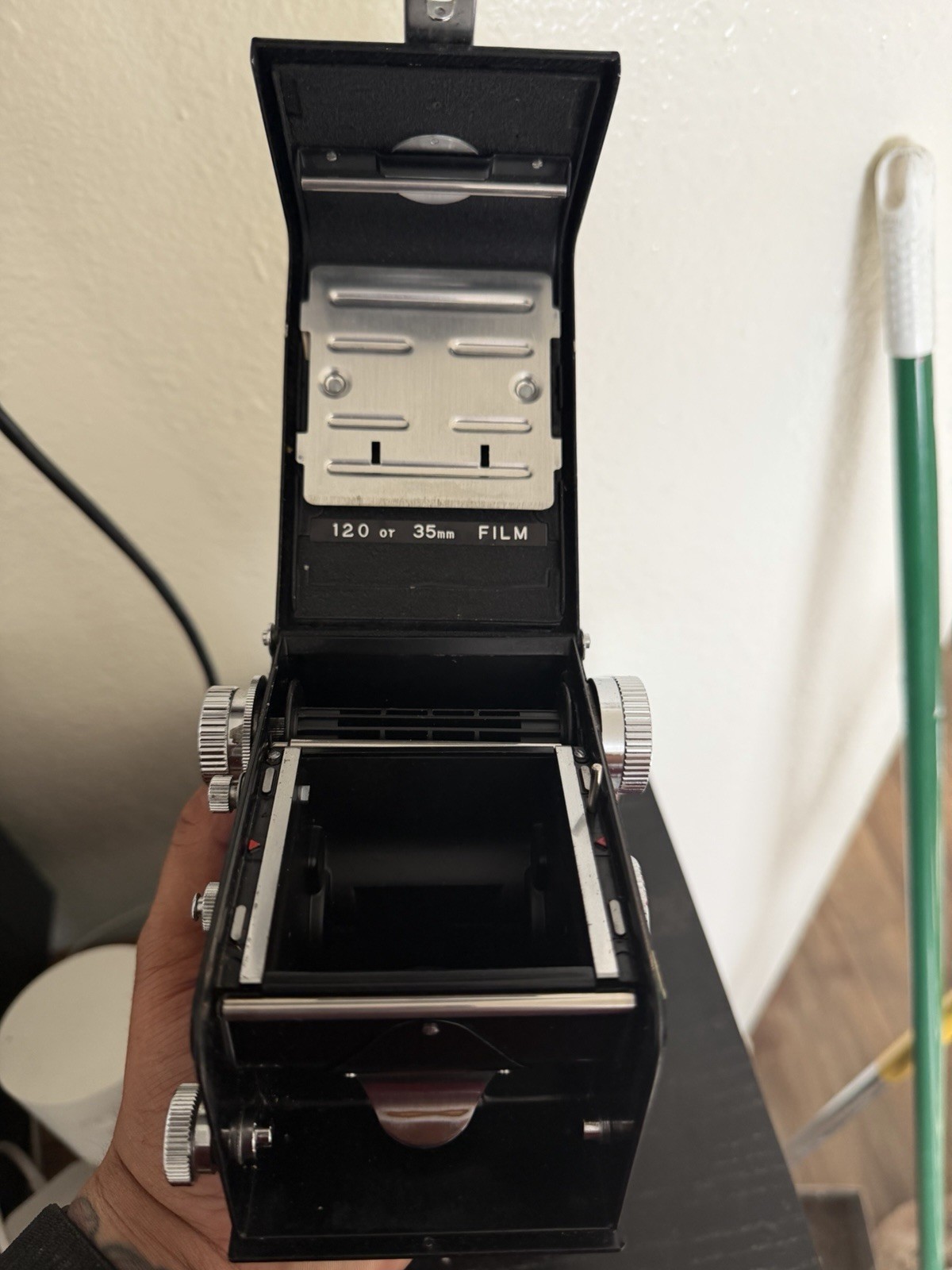 Yashica Yashica-635 Twin Lens Reflex TLR Film Camera Black 120mm 35mm