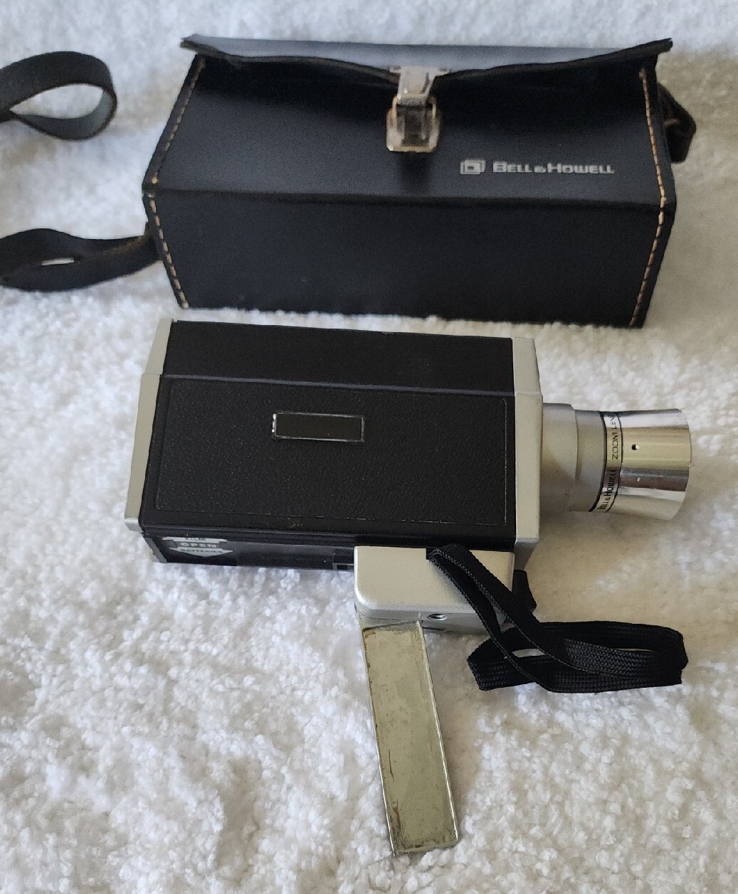 VINTAGE BELL & HOWELL AUTOLOAD ZOOM 1201 SUPER 8 FILM MOVIE CAMERA WITH CASE
