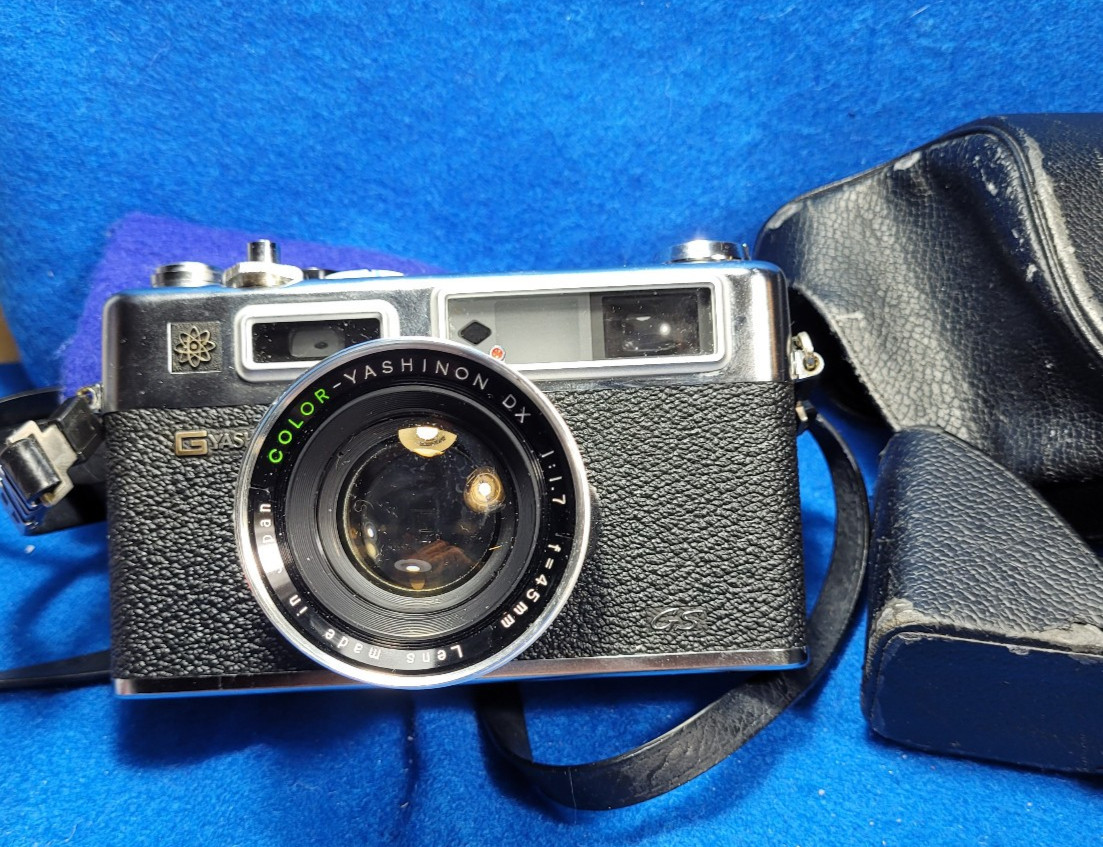 Yashica Electro 35 GSN 35mm Rangefinder Film Camera w/ Case 45mm f/1.7 1970’s