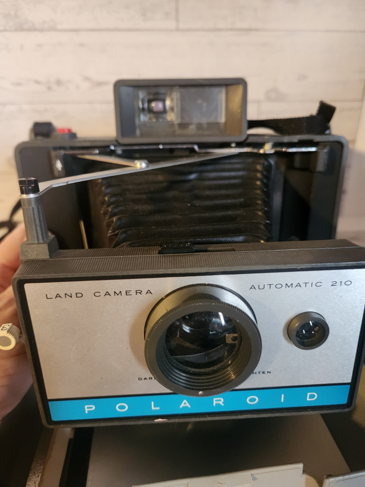 Vintage Polaroid Automatic 210 Land Camera w/ Flash & Case