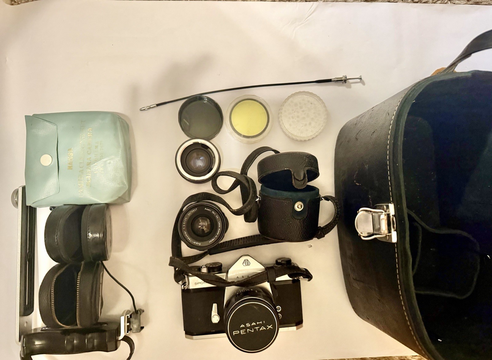 📸 Asahi Pentax Spotmatic SP 35mm Film Camera Kit –Untested – with Accessories