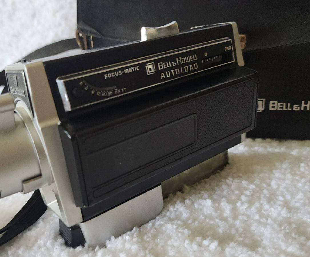 VINTAGE BELL & HOWELL AUTOLOAD ZOOM 1201 SUPER 8 FILM MOVIE CAMERA WITH CASE