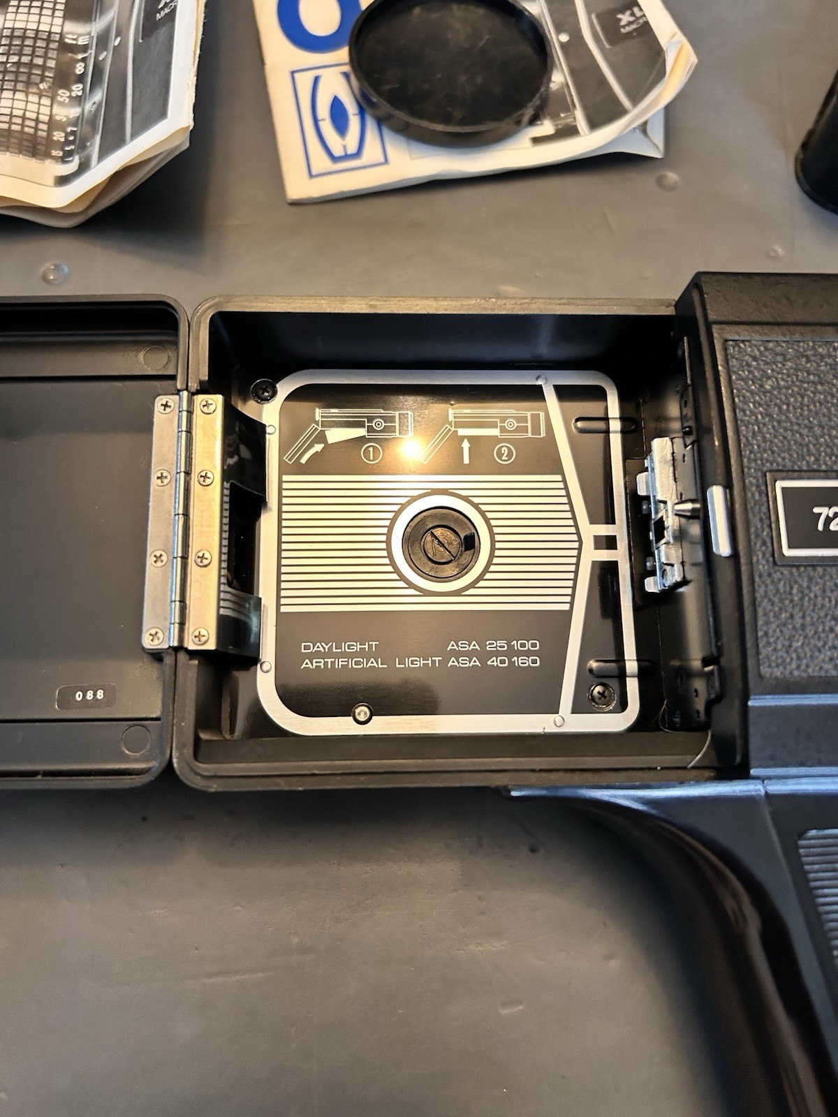 Chinon 722P XL Power Zoom Super 8 Movie Camera w/ Case Untested
