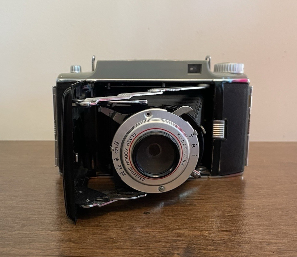Kodak Tourist II Folding Camera in Original Case – Untested for PARTS? READ