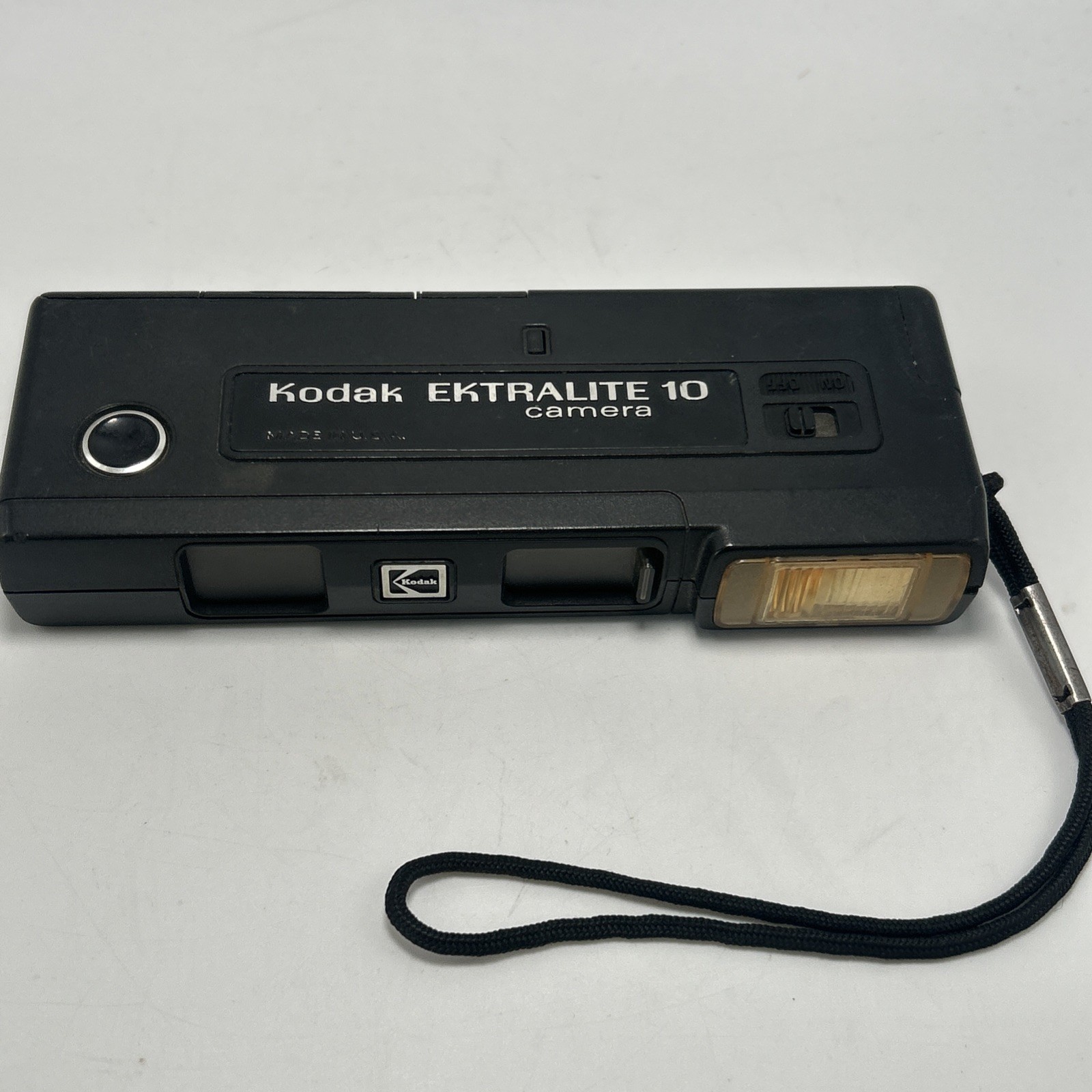 2G Vintage Kodak Ektralite 10 Camera Point Shoot – 110 Film Untested