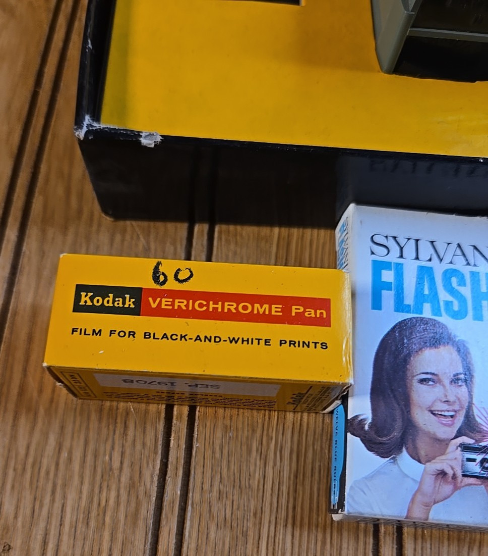 Kodak Flashfun Hawkeye Camera 127 Film Green Vintage 1960s As-Is Untested PROP