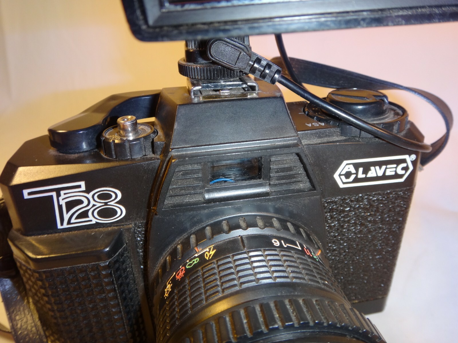 Lavec T28 35mm Camera Yashica Pro-50 DX Flash 8 Rolls Film Box Manual Strap GUC