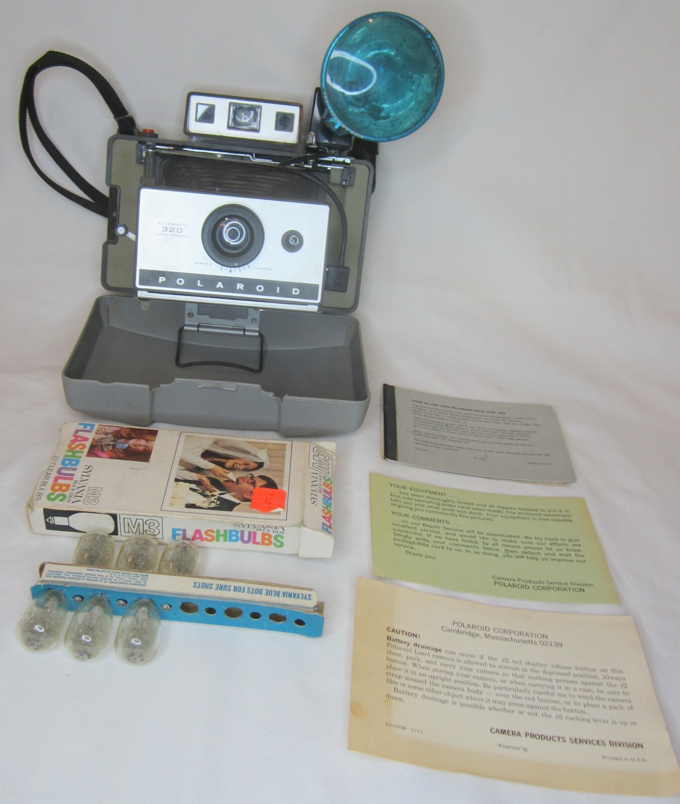 1971 Polaroid Automatic 320 Land Camera w/ Cold Clip 7 Sylvania M3 Clear Bulbs