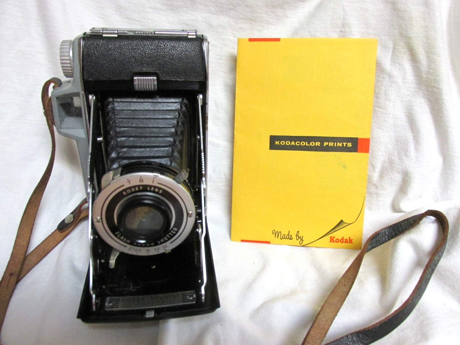 VINTAGE 1950s KODAK TOURIST II CAMERA w/ FILM RETURN MAILER