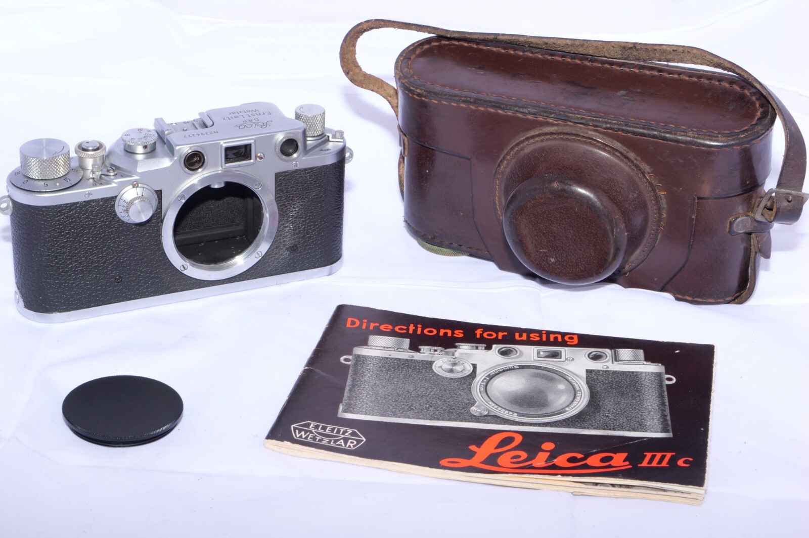 Leica IIIC War Time 35mm Film Rangefinder camera. Circa 1945. Case. Cap. Instruc