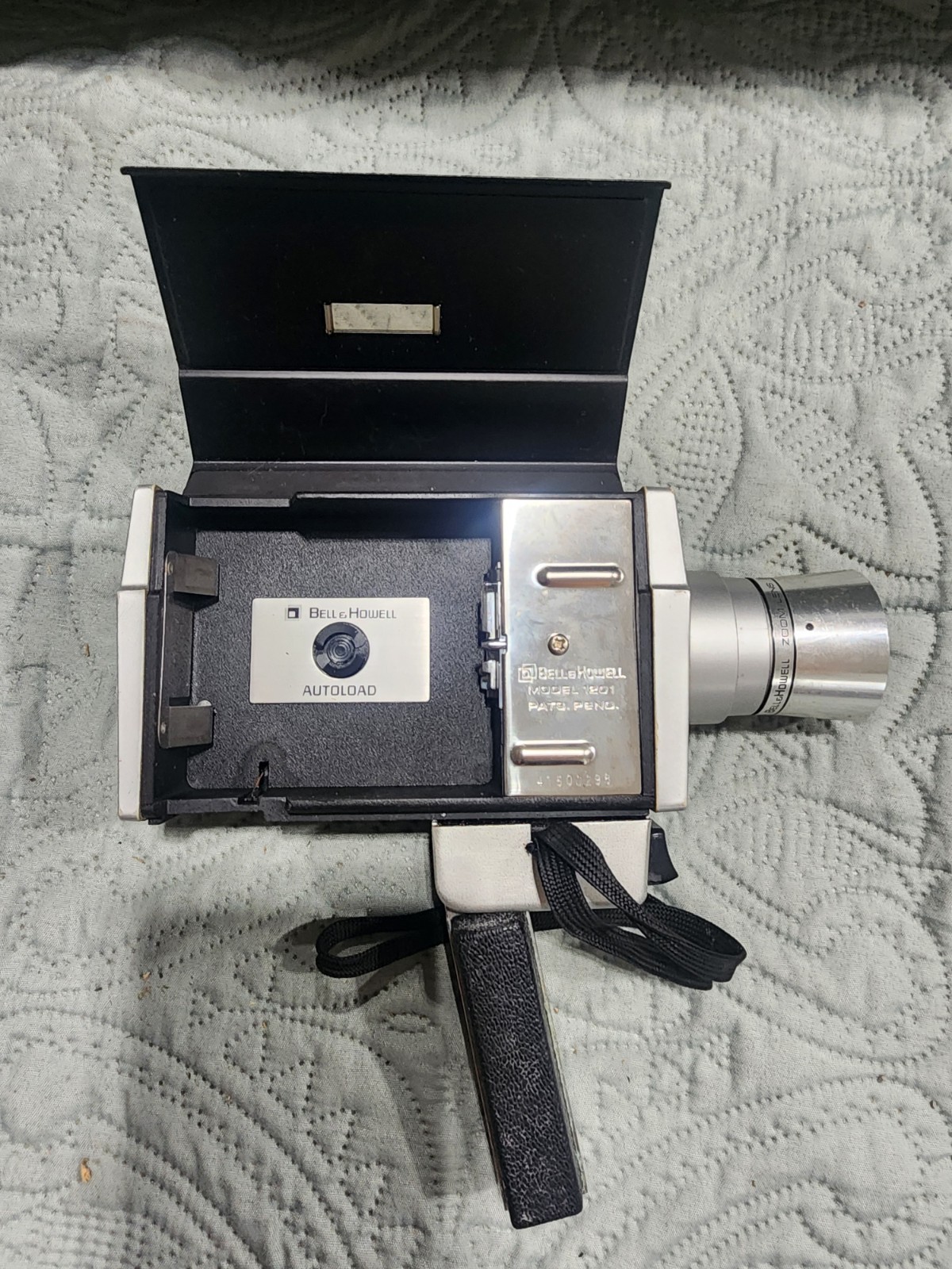 Bell & Howell Super 8 Zoom 1201 Autoload Camera- Untested