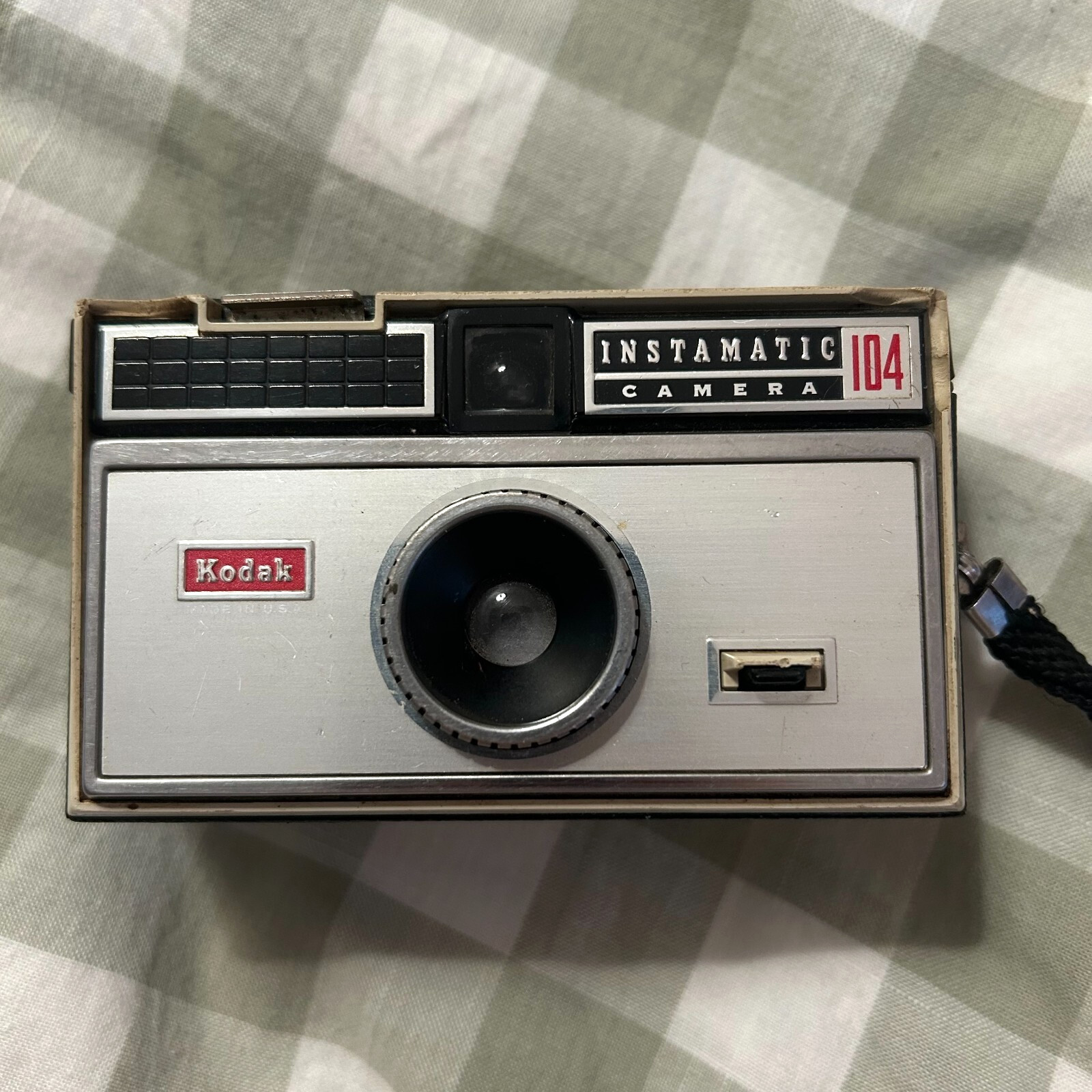 Vintage 1960s Kodak Instamatic 104 Film Camera w/ Wrist Strap – UNTESTED