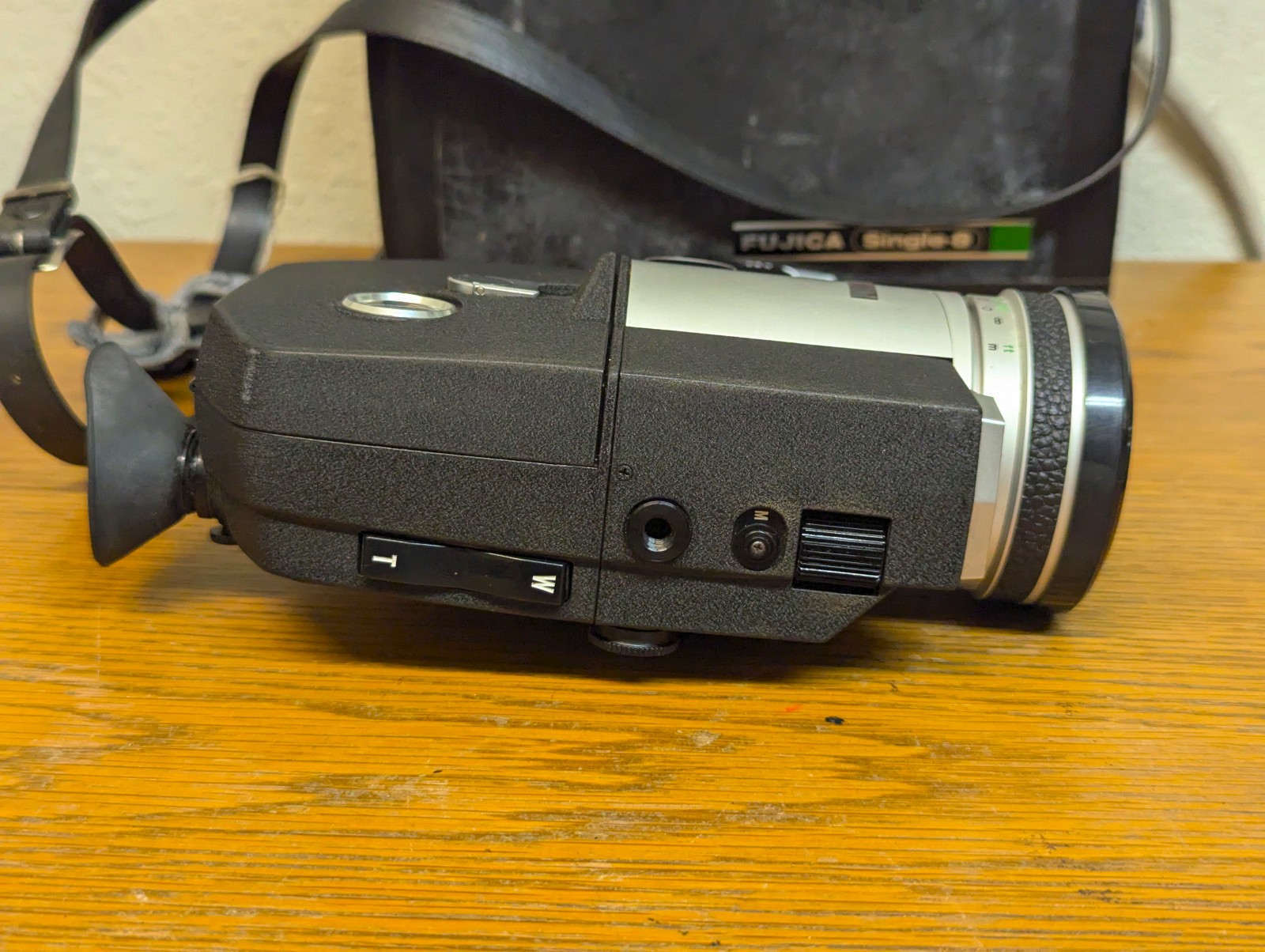 Fujica Single-8 Z600 8mm film movie camera; doesn’t power on; case included