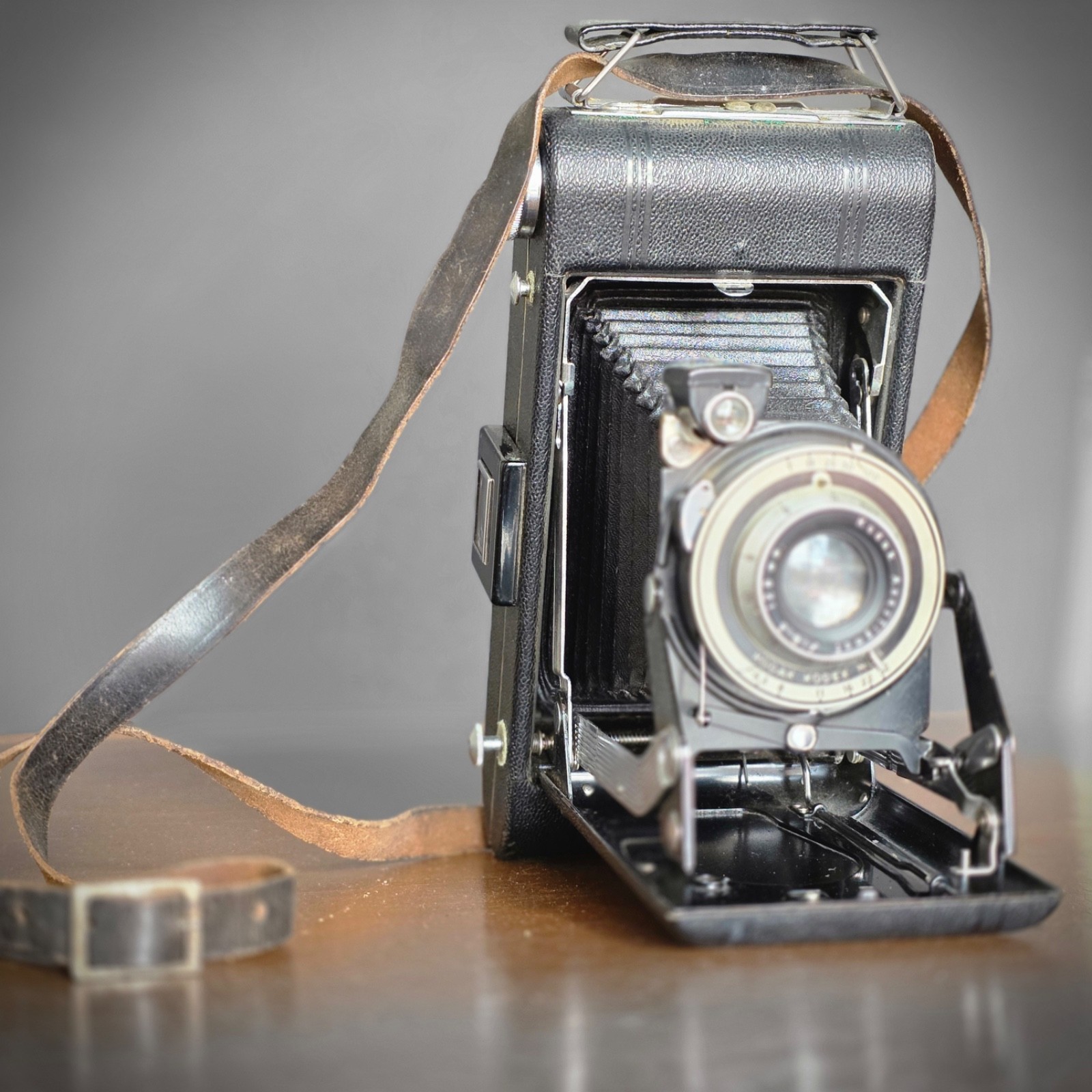 Vintage Kodak Vigilant Six-16 Folding Camera w/ Original Box