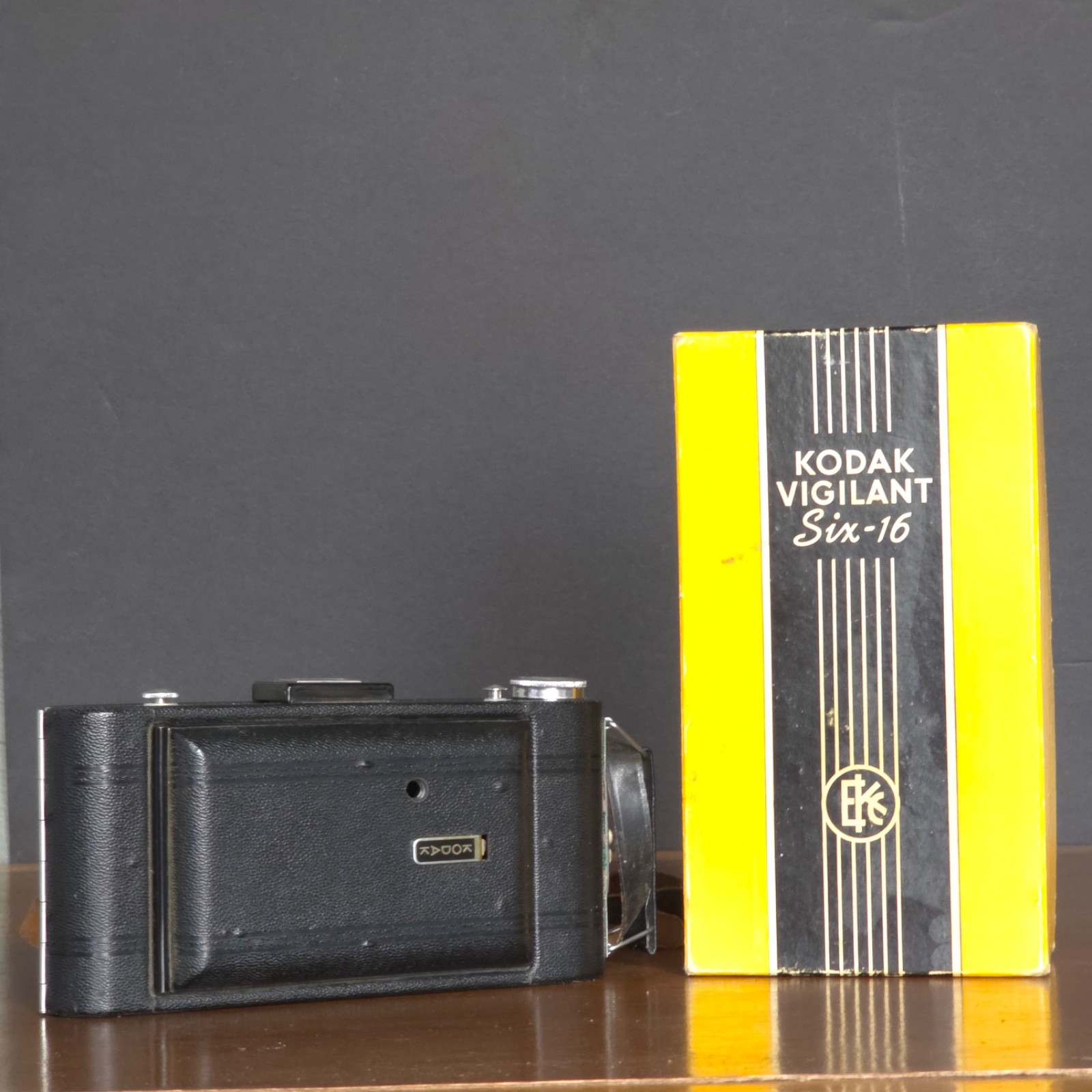 Vintage Kodak Vigilant Six-16 Folding Camera w/ Original Box