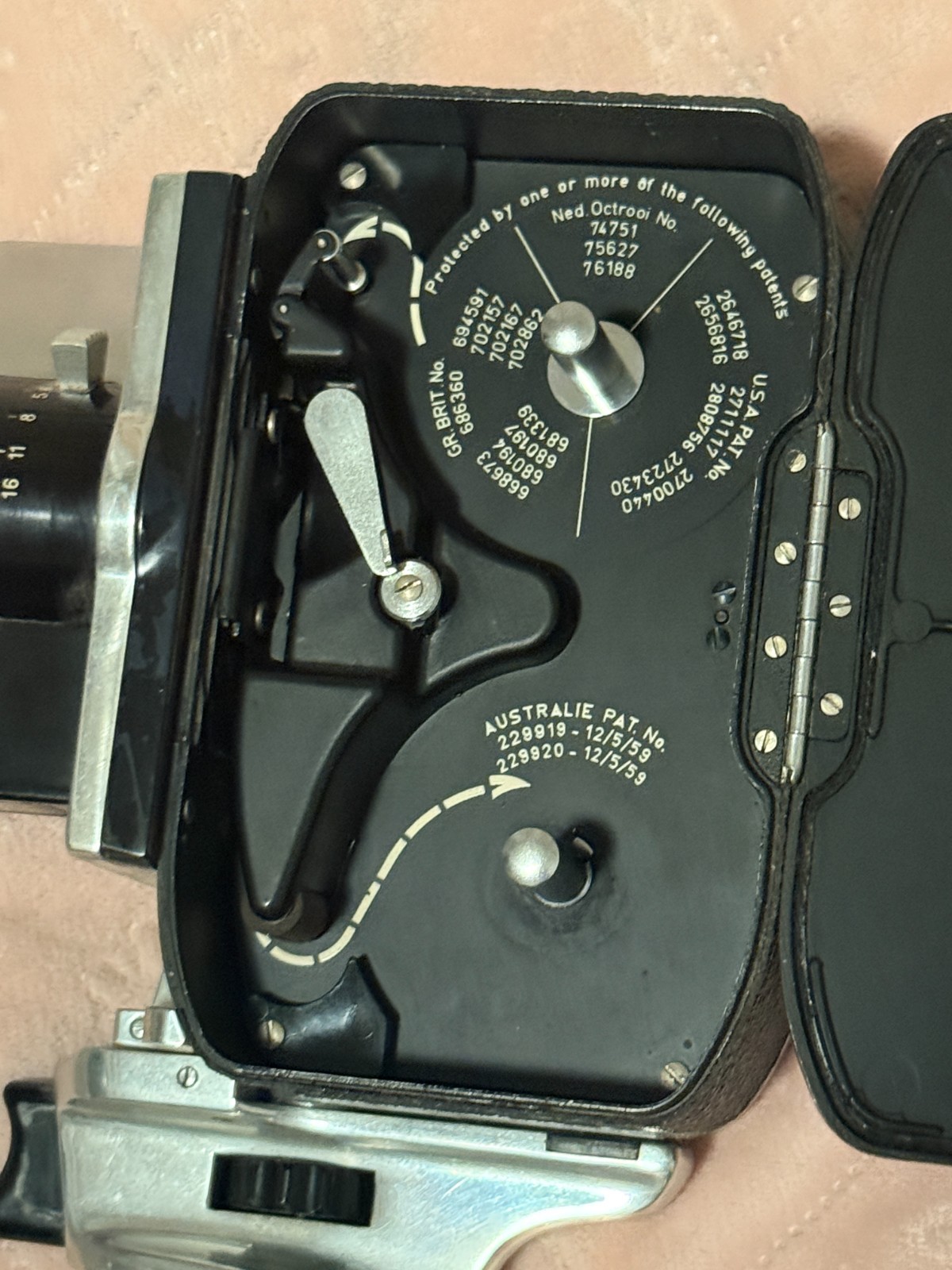 1960s Bolex Paillard P1 Reflex 8mm Movie Camera Pan-Cinor 8-40mm f/1.9 – Runs!
