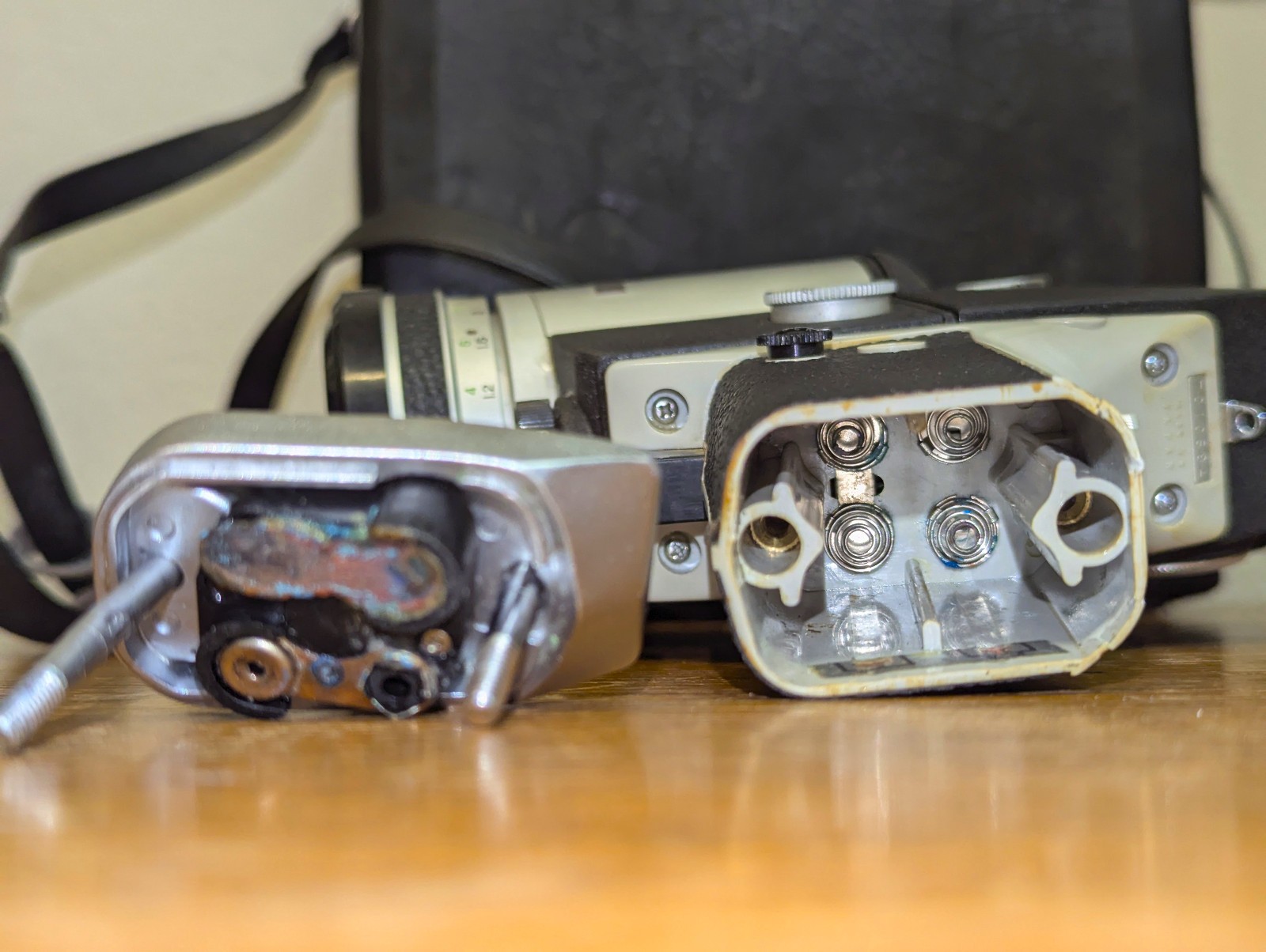 Fujica Single-8 Z600 8mm film movie camera; doesn’t power on; case included