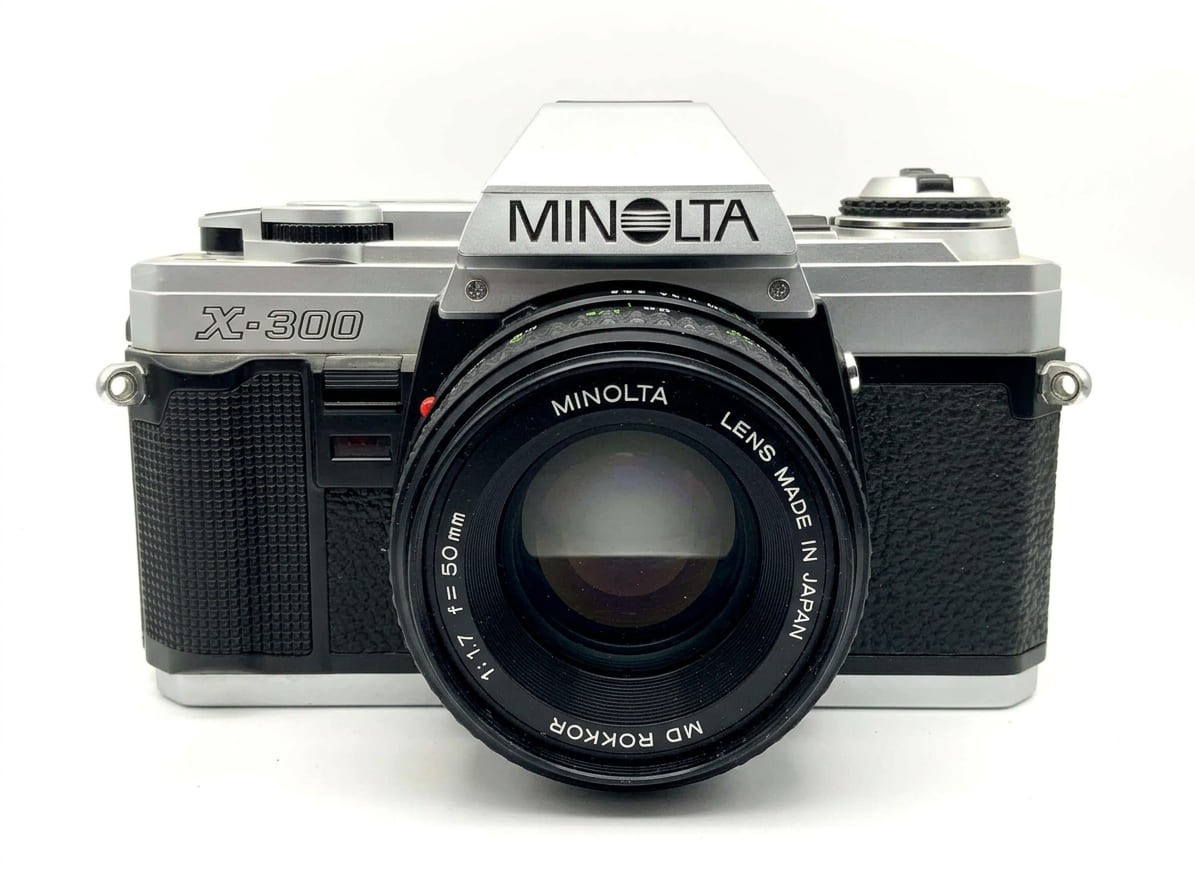 EasyBuy GbR Minolta X-300 35mm Analog SLR Camera Kit 50mm f/1.7 Silver