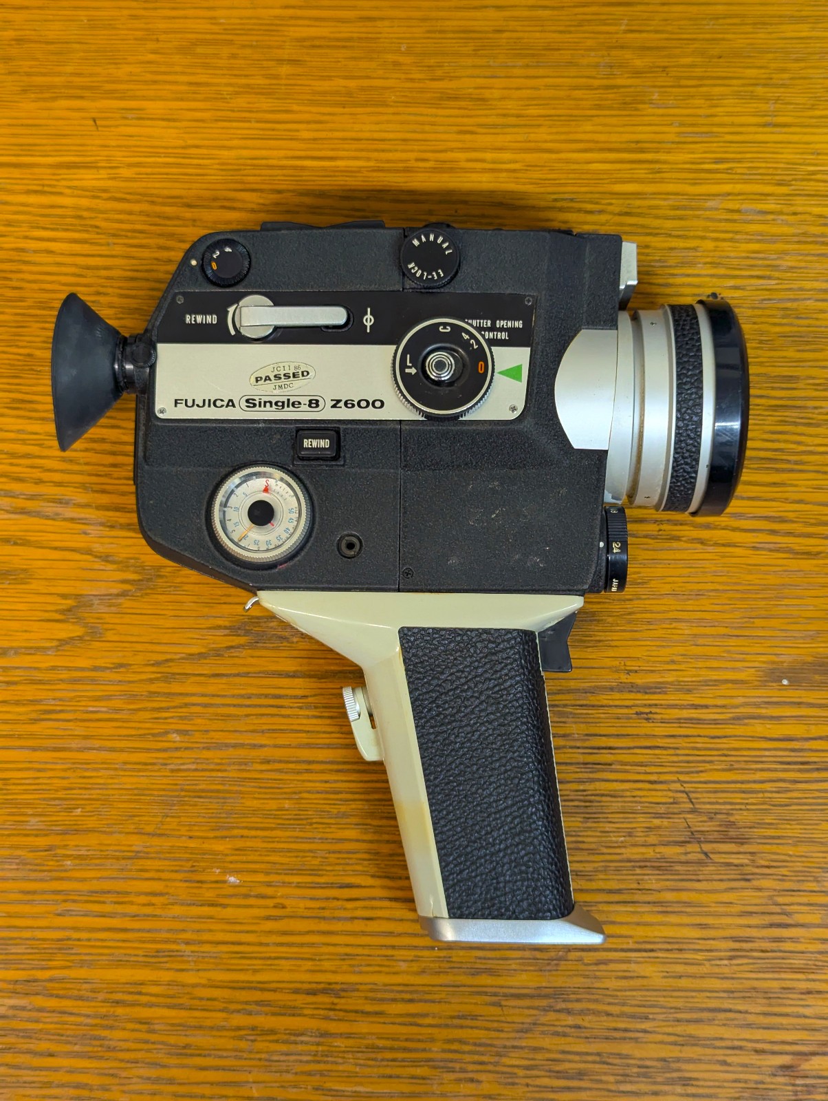 Fujica Single-8 Z600 8mm film movie camera; doesn’t power on; case included