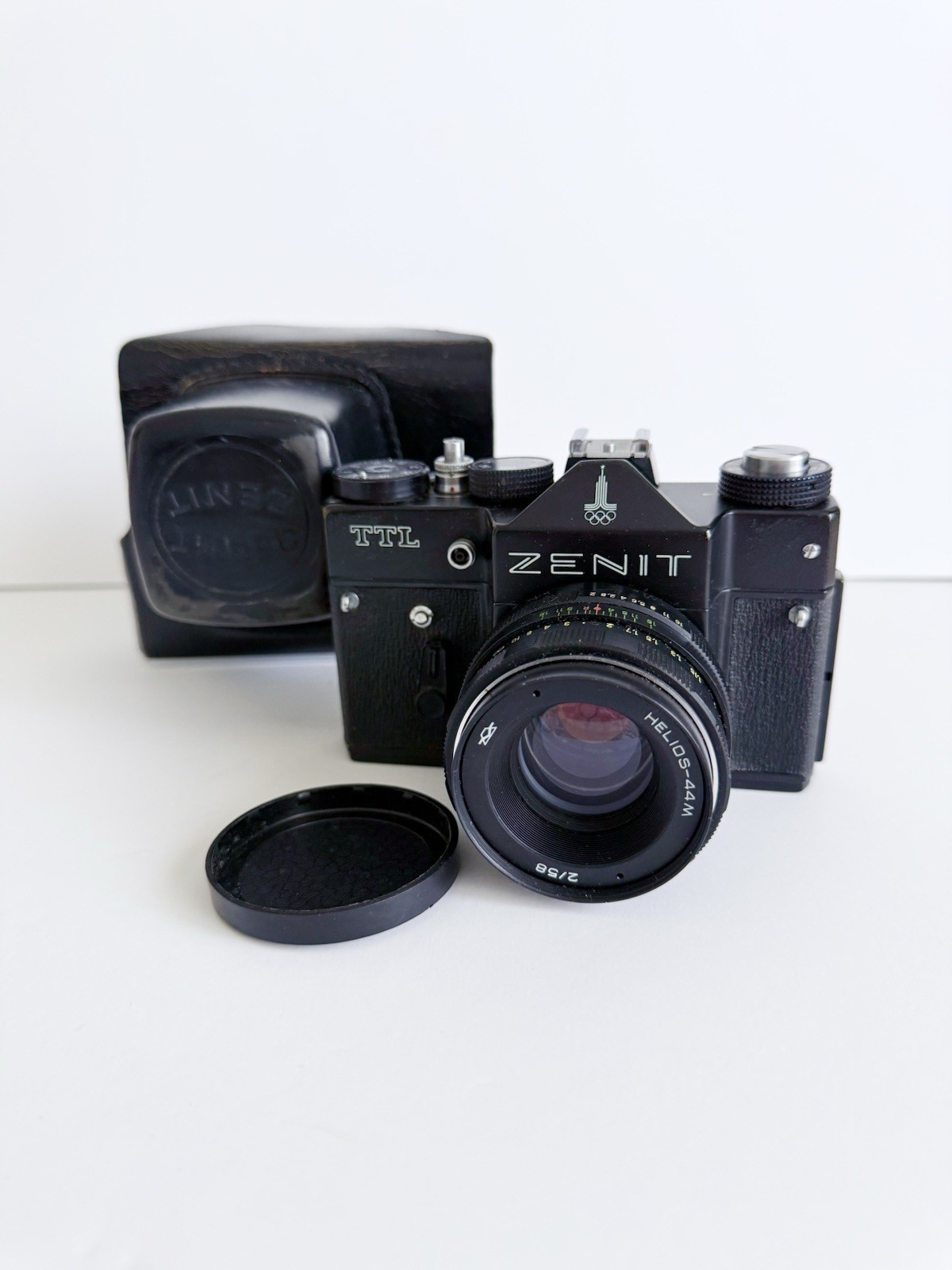 Zenit TTL 35mm SLR Film Camera Helios-44M 58mm f/2 USSR Vintage w/ Case