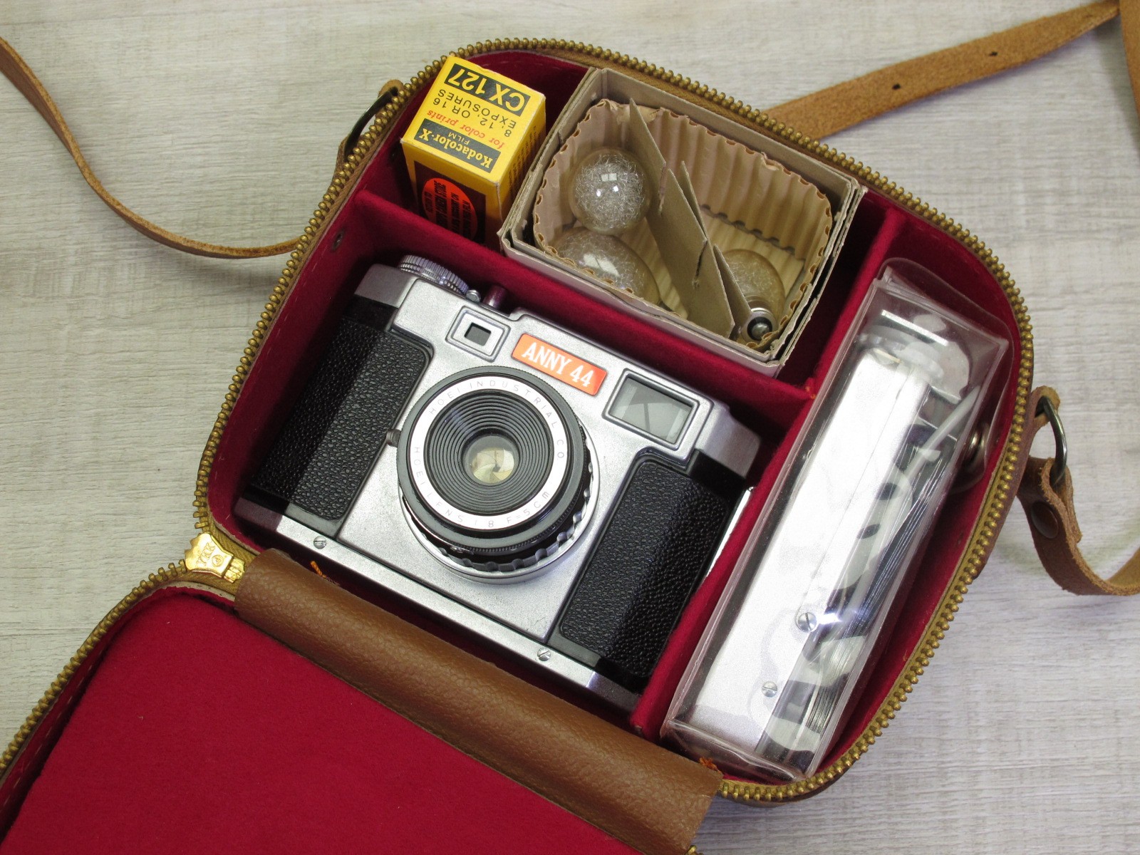 Anny-44 127 Roll Film Camera Complete Kit with Film, Flash, Bulbs, Case