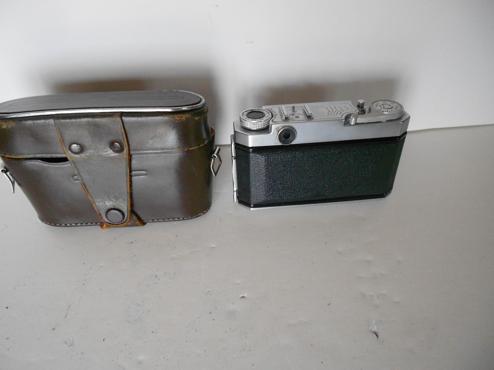 Petri 35 Color Corrected Super 28 Rangefinder 35mm Camera w/Case & Manual VGC