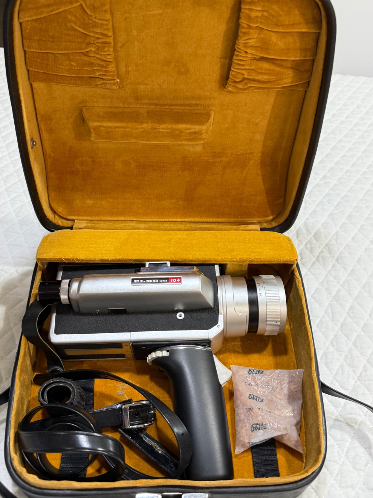 Elmo 104 Super 8 Cinema Film VINTAGE Camera W/Original Hard Camera Case