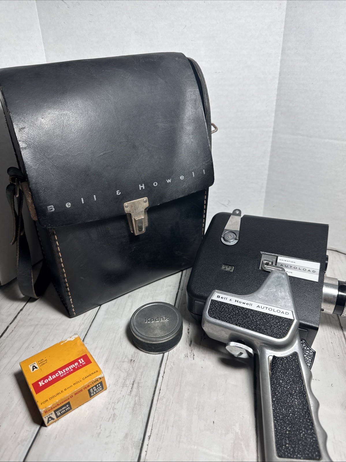 Vintage Bell & Howell Autoload Zoom Reflex 8mm Movie Camera w/Case& Film Unteste