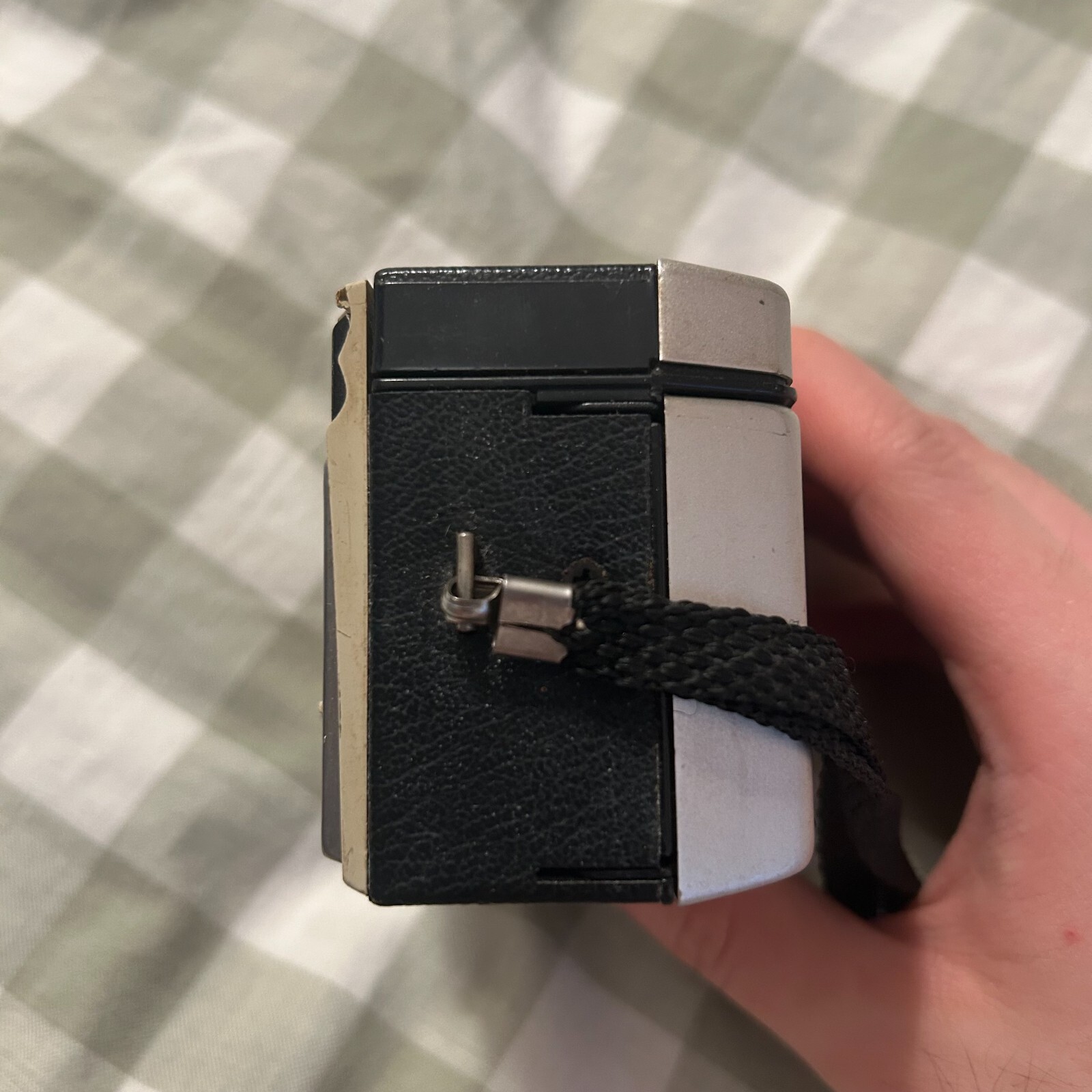 Vintage 1960s Kodak Instamatic 104 Film Camera w/ Wrist Strap – UNTESTED