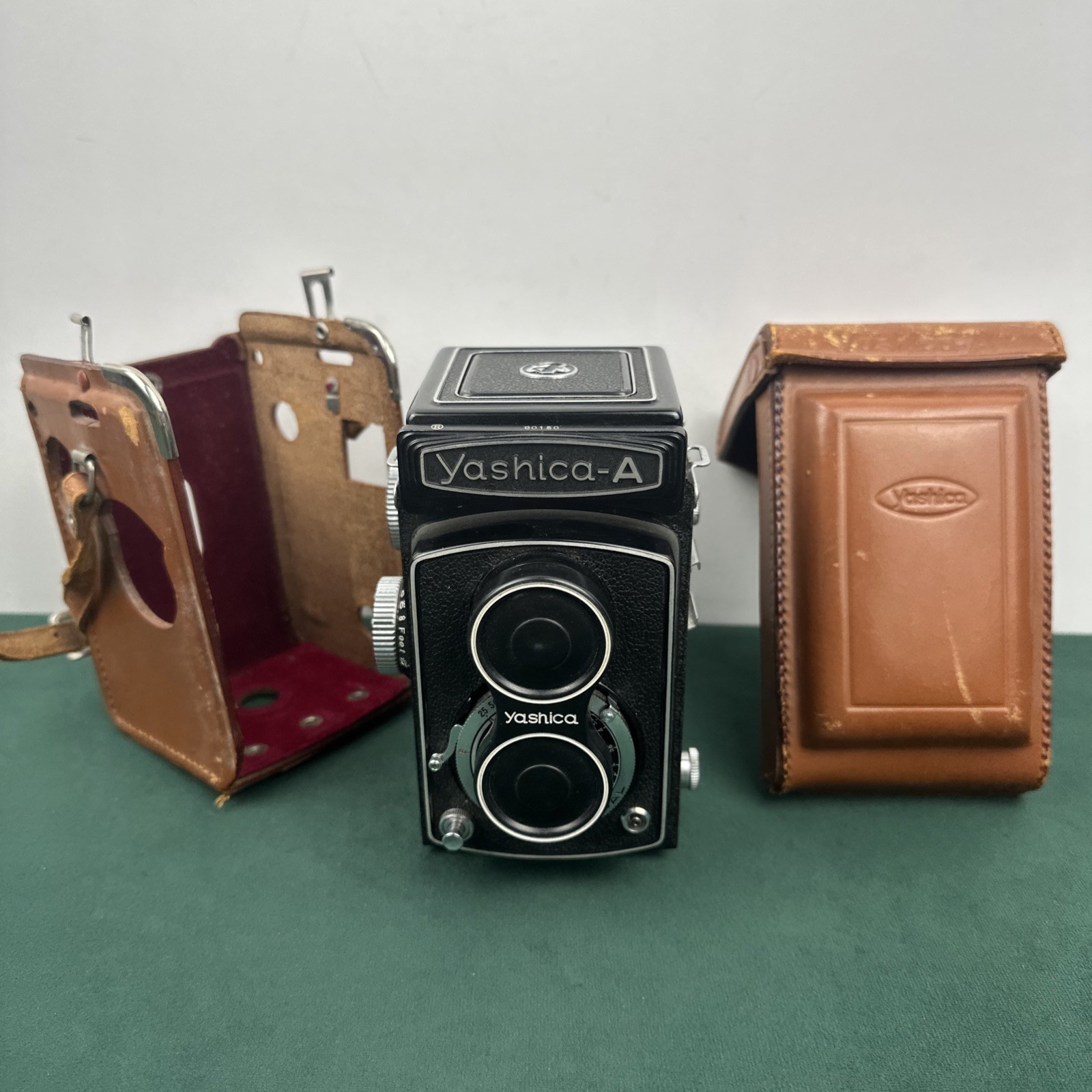 Yashica-A Japanese twin Reflex Camera 1950s waist level viewfinder 80mm Untested
