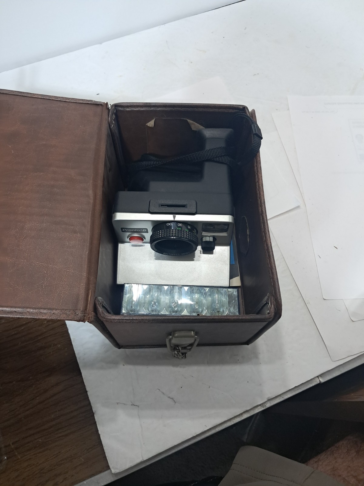 Vintage Polaroid Pronto!B Instant Film Camera With Case,Manual,Flash Bulbs (g)
