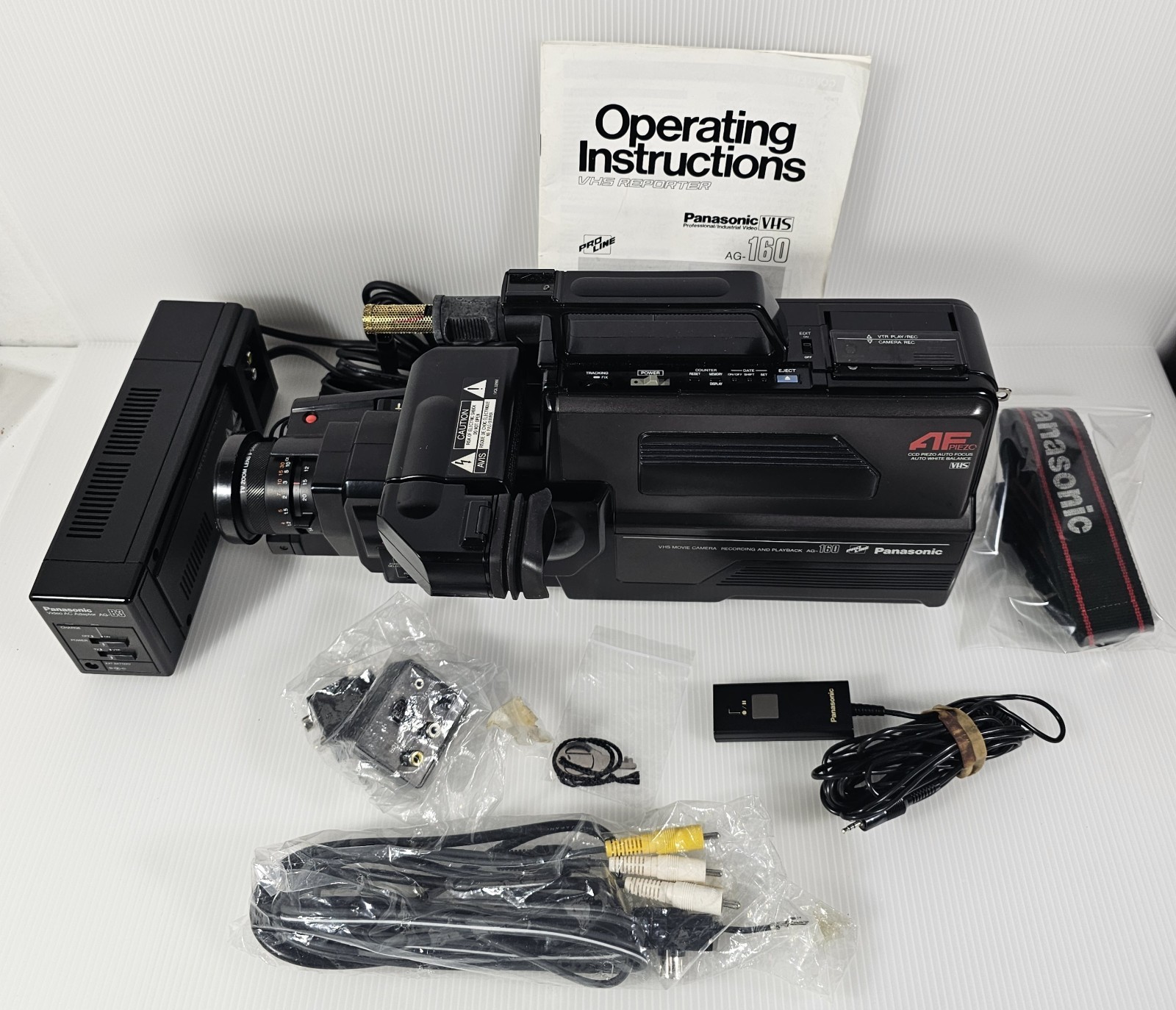Panasonic AF Piezo VHS Reporter Camera AG-160 Case & Accessories LOCAL PICKUP