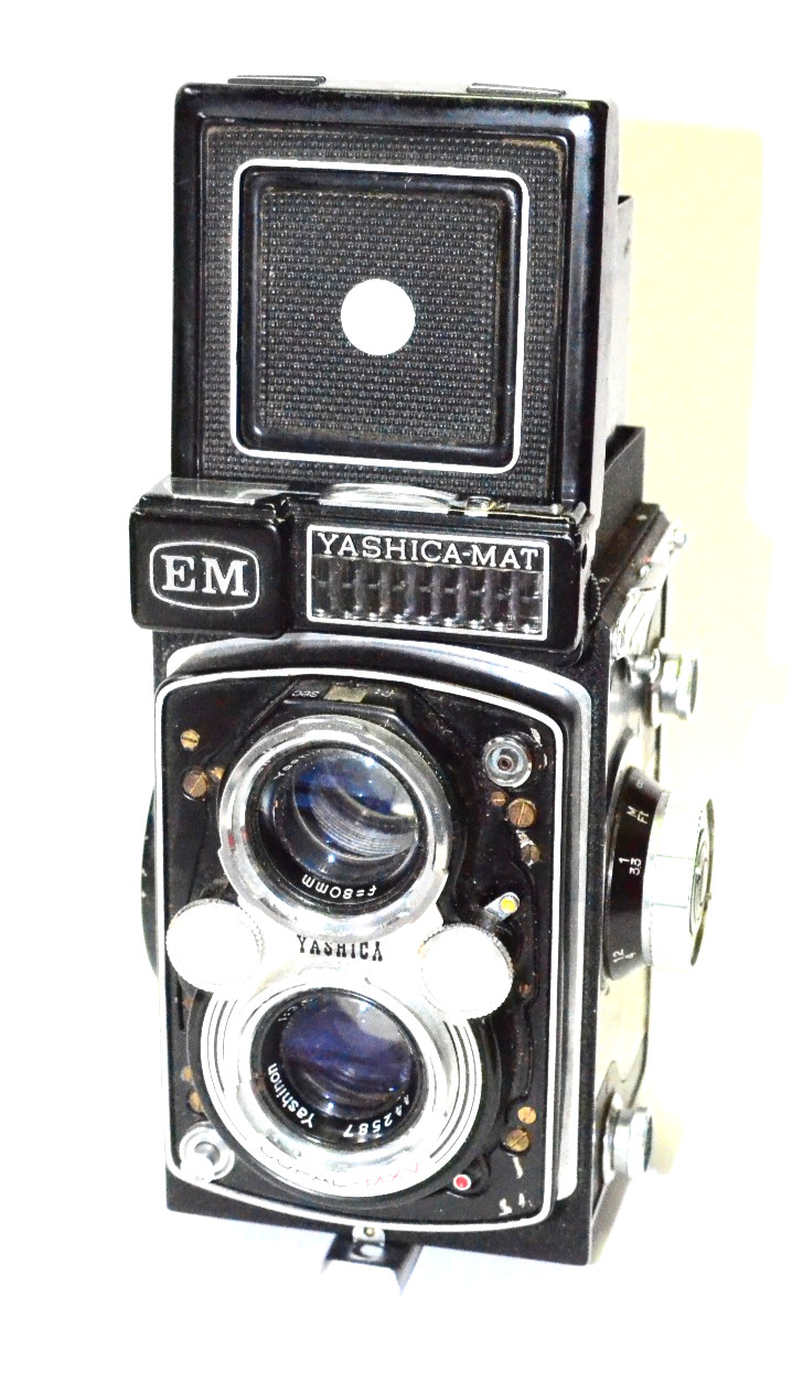 Yashica-Mat EM TLR Medium Format Film Camera w/80mm f/3.5 Lens. READ DESCRIP.