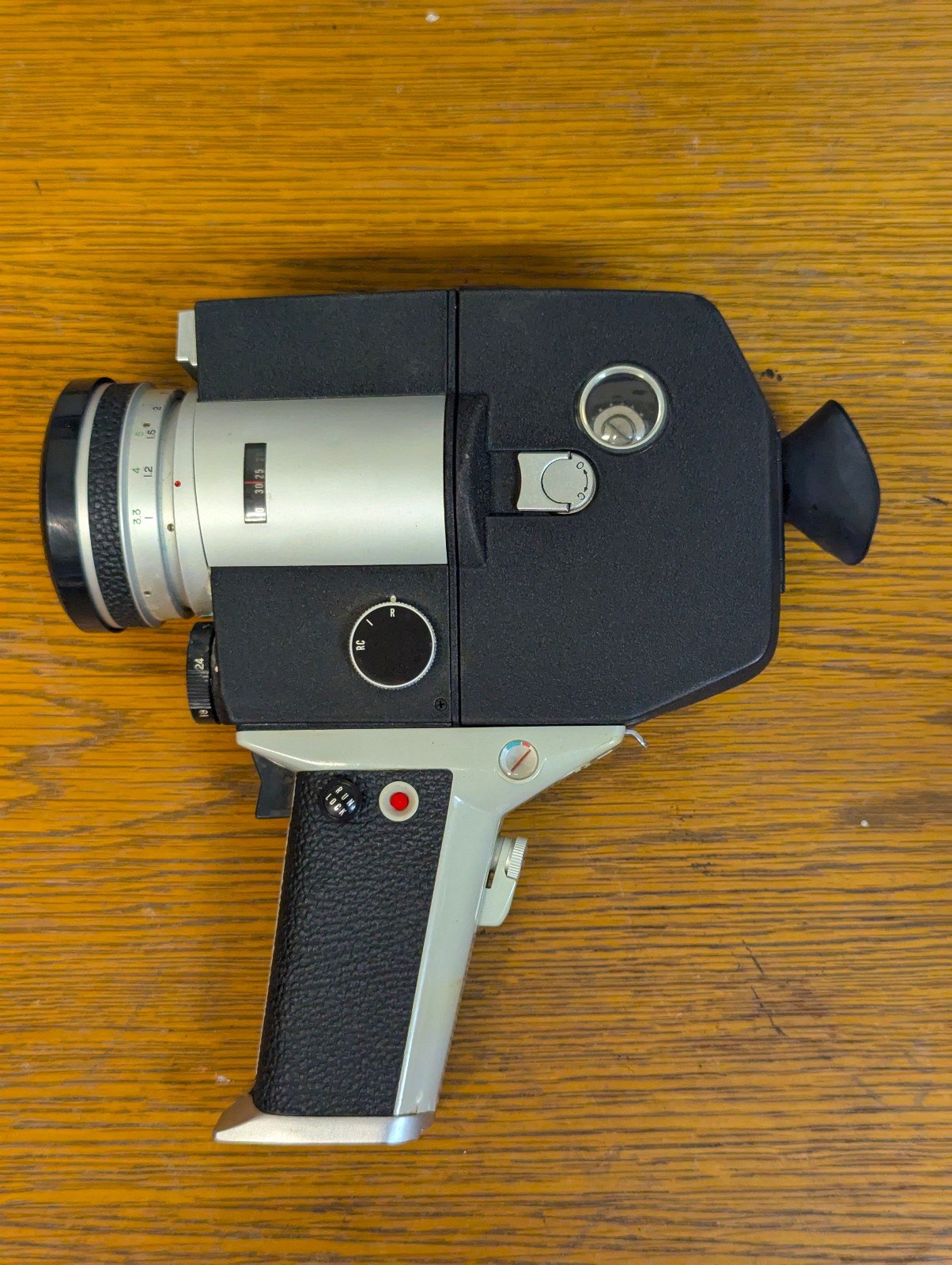Fujica Single-8 Z600 8mm film movie camera; doesn’t power on; case included