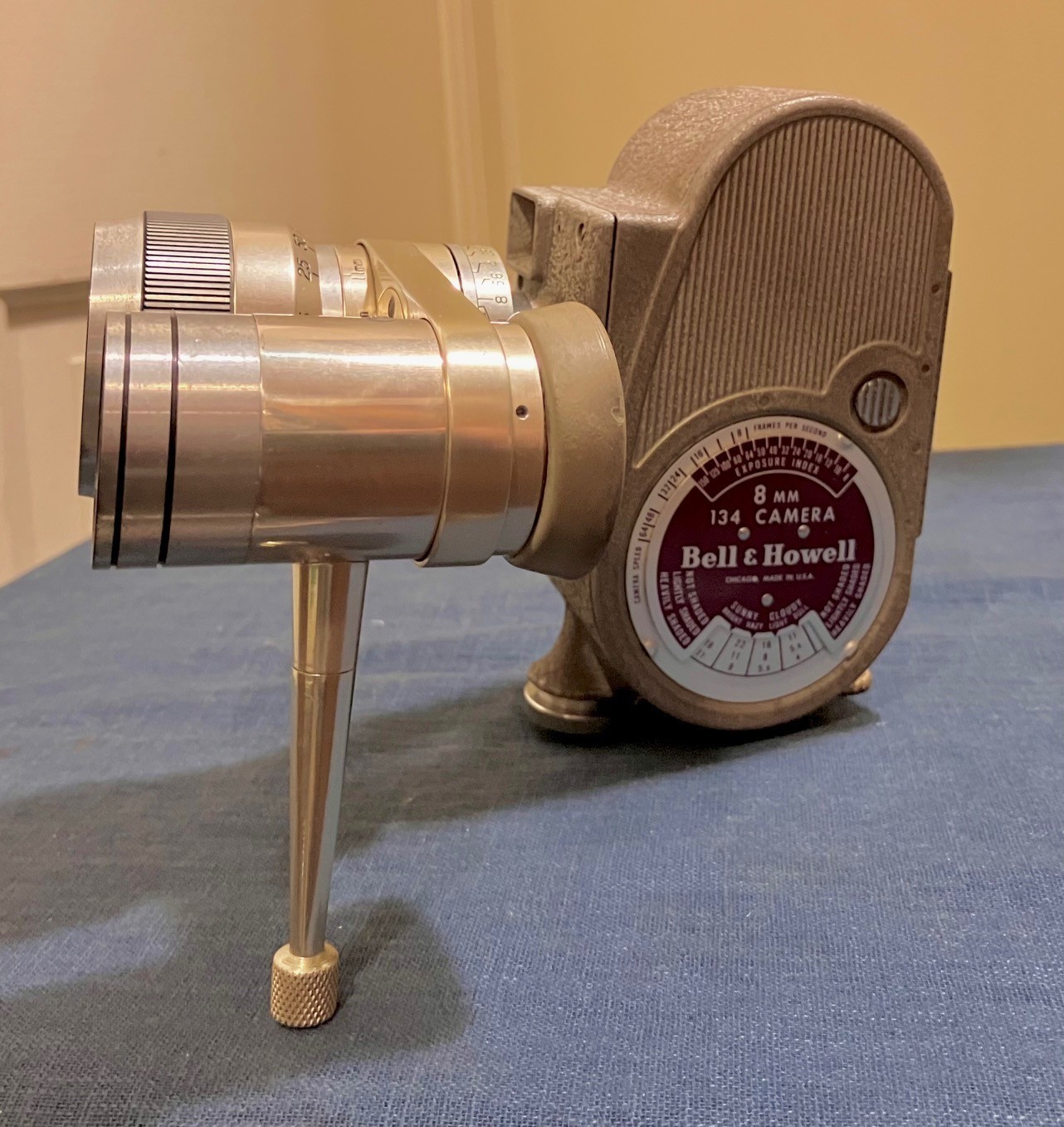 Vtg Bell & Howell 134 ~8mm Movie Camera ~Ednalite Zoom Lens–1937 USA ~Works Well