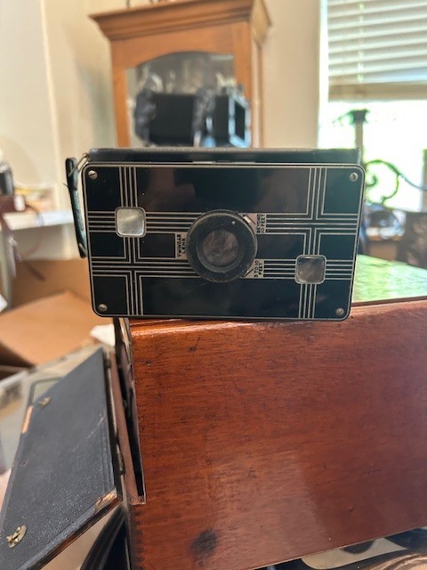 Vintage Eastman Kodak Co. Jiffy Six-16 Black & Silver Camera