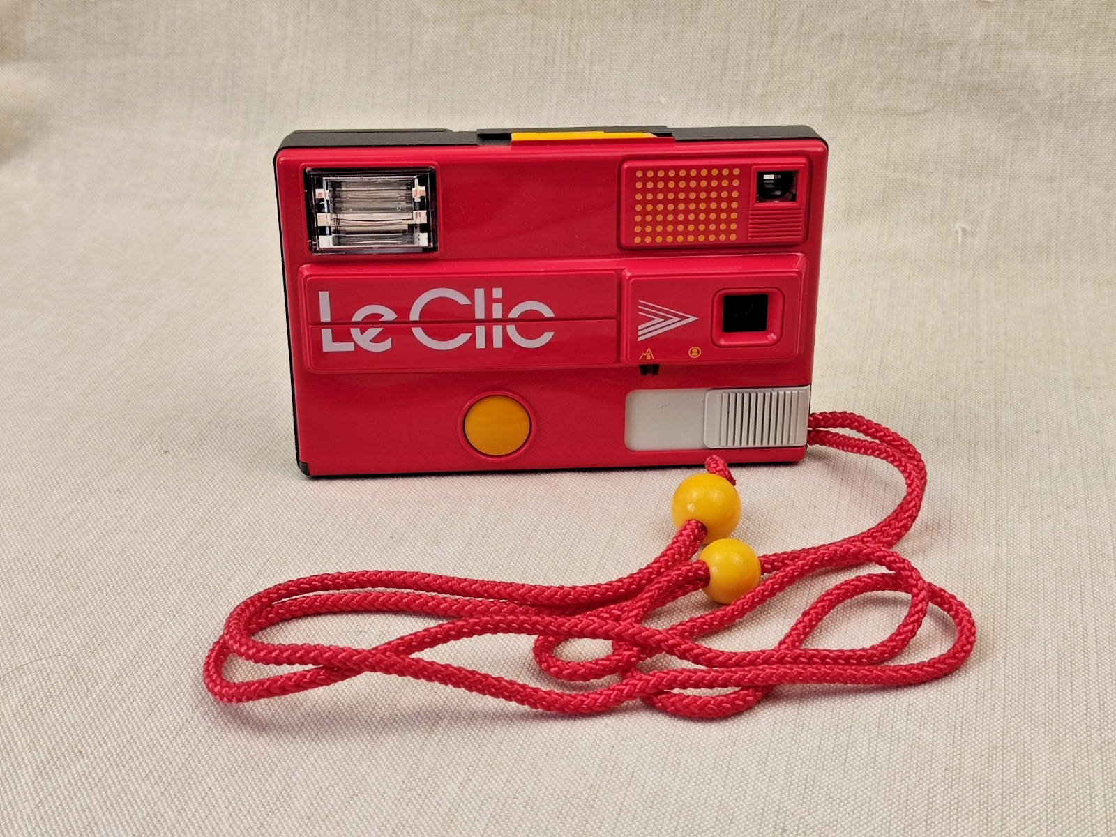 Vintage Le Clic Disc RED camera from the 1980s, rare