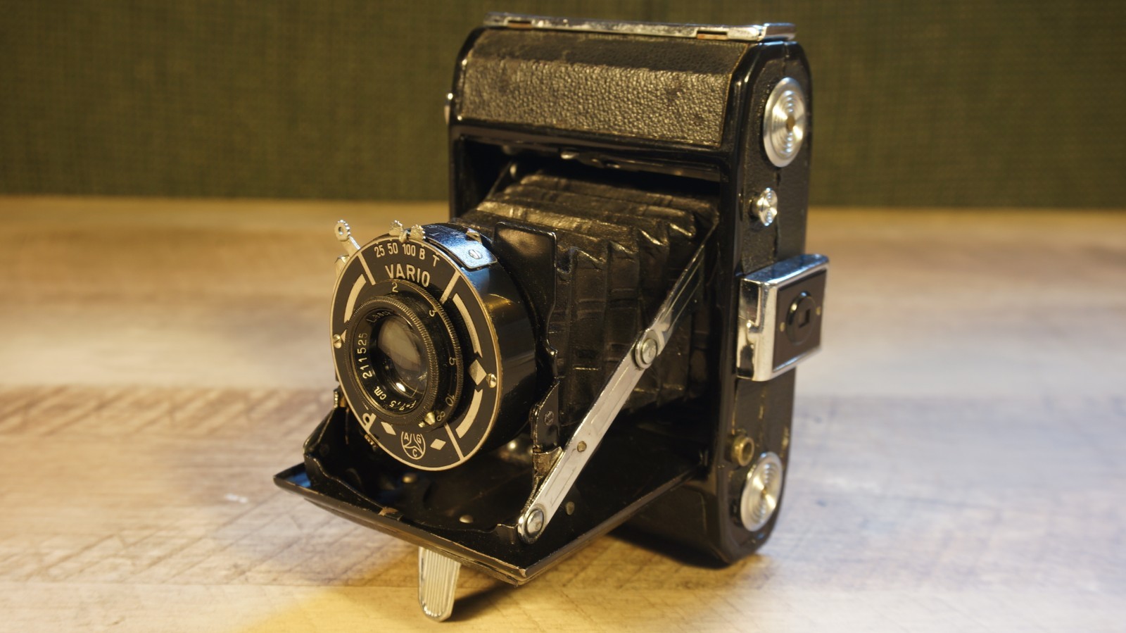 Unbranded copy of a Zeiss Ikonta 6×4.5 body with Laack Regulyt 7.5cm f/4.5 lens