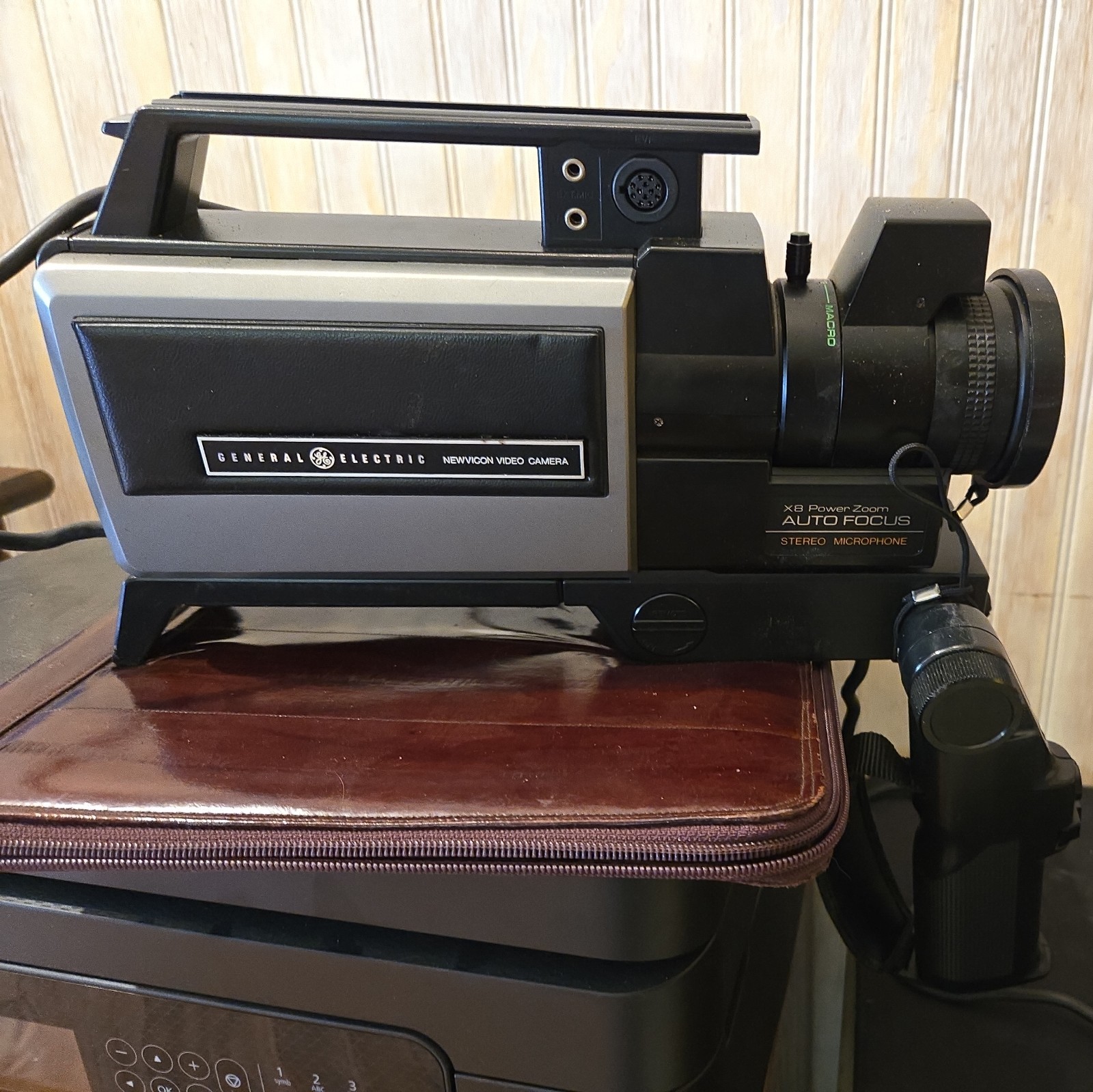 GE General Electric Newvicon Camcorder Video Camera, original box & MIC UNTESTED