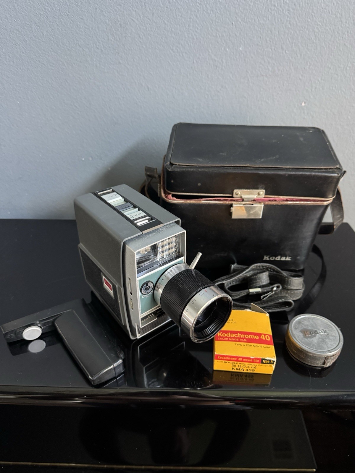 VTG Kodak Electric 8 Zoom Camera Bundle – Incl Handle Straps Etc + Case READ