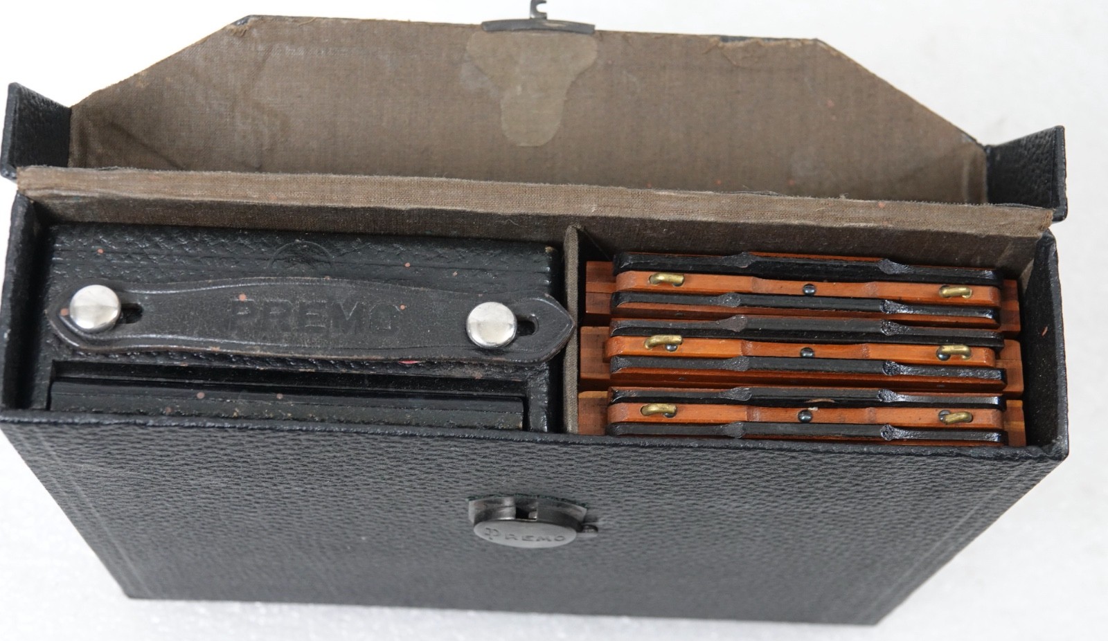 ANTIQUE EASTMAN KODAK 3A PREMO NUMBER 8 W/ CASE AND FILM INSERTS CAMERA
