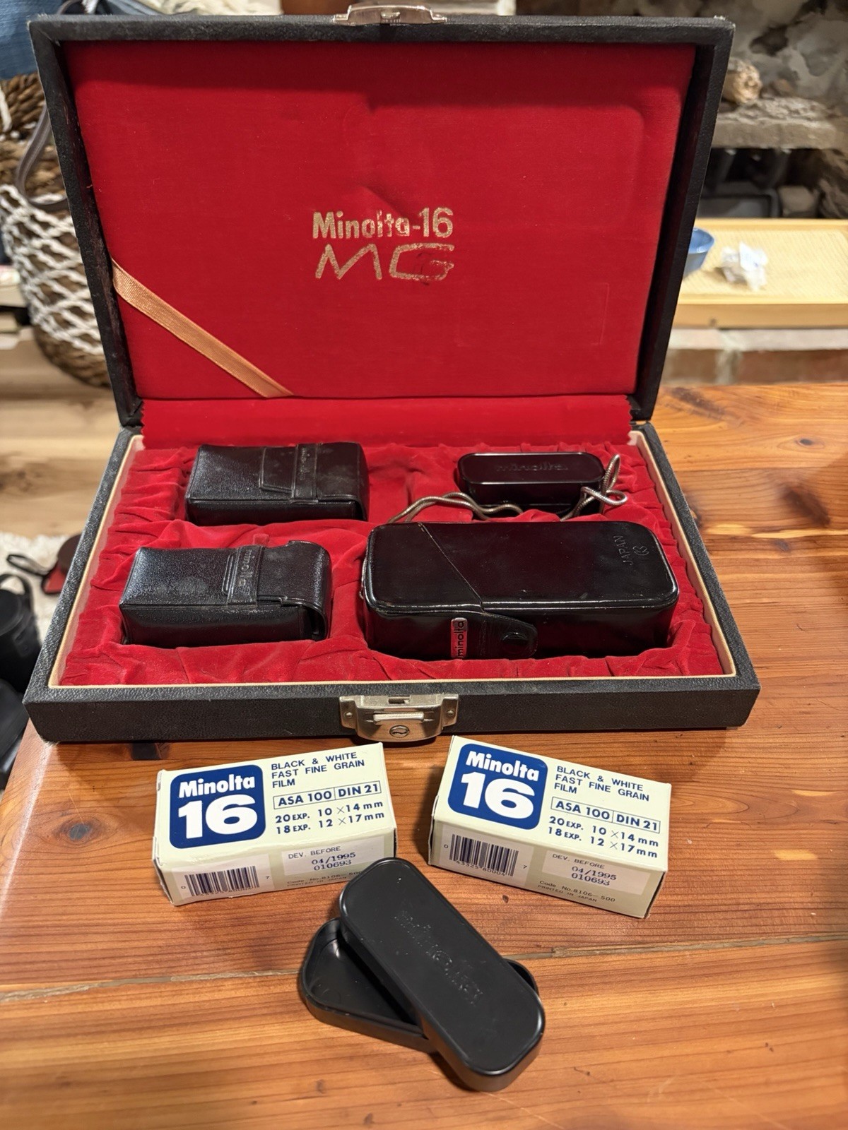 Vintage Minolta-16 MG Subminiature Spy Camera Kit w/ Case Film Accessories.