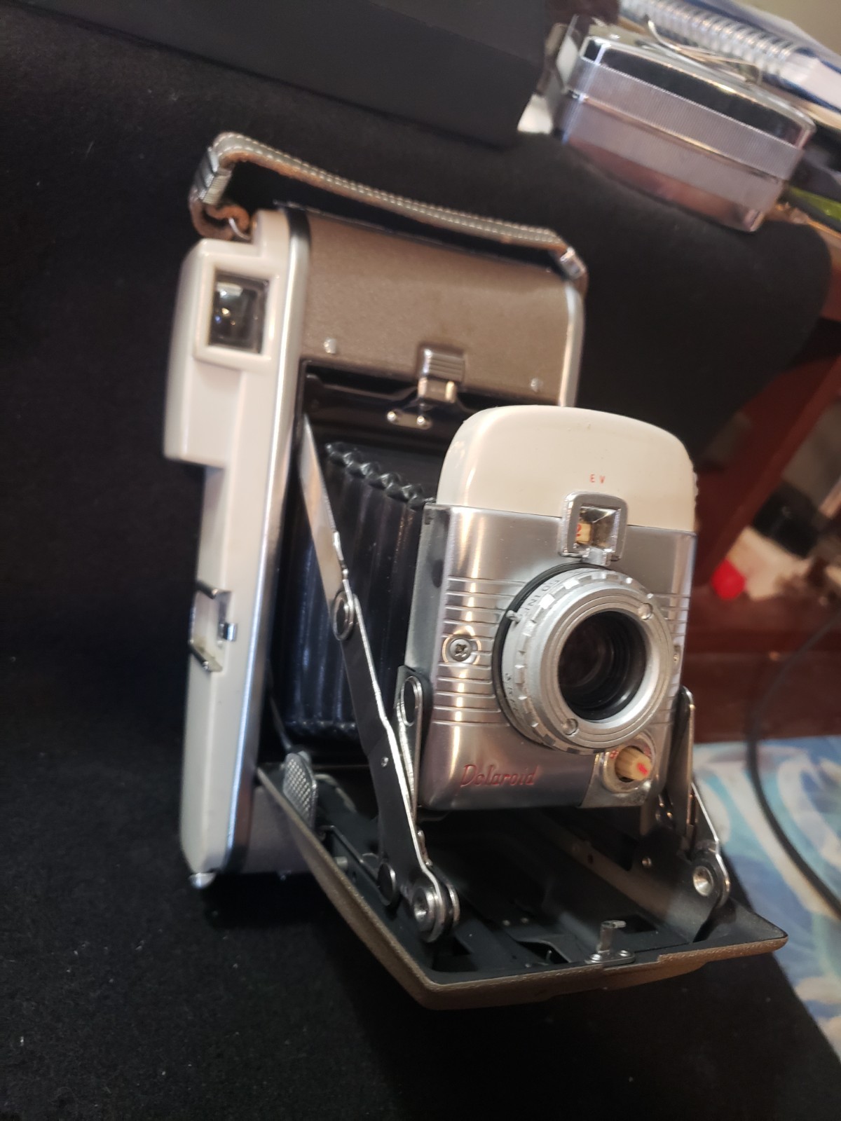 Polaroid Land Camera Model 80 – Untested, Minor wear.