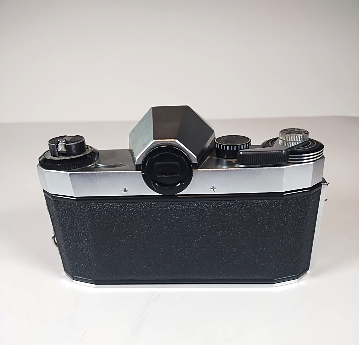 Hanimex Praktica Nova 1B SLR / Meyer Optik Gorlitz Oreston 50 mm F 1.8 lens VTG