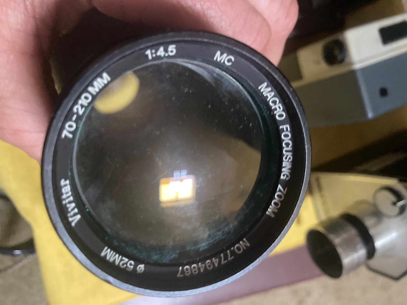 Vivitar Zoom lens 70-210mm, 1:4.5 Macro Focusing Zoom No 77409011