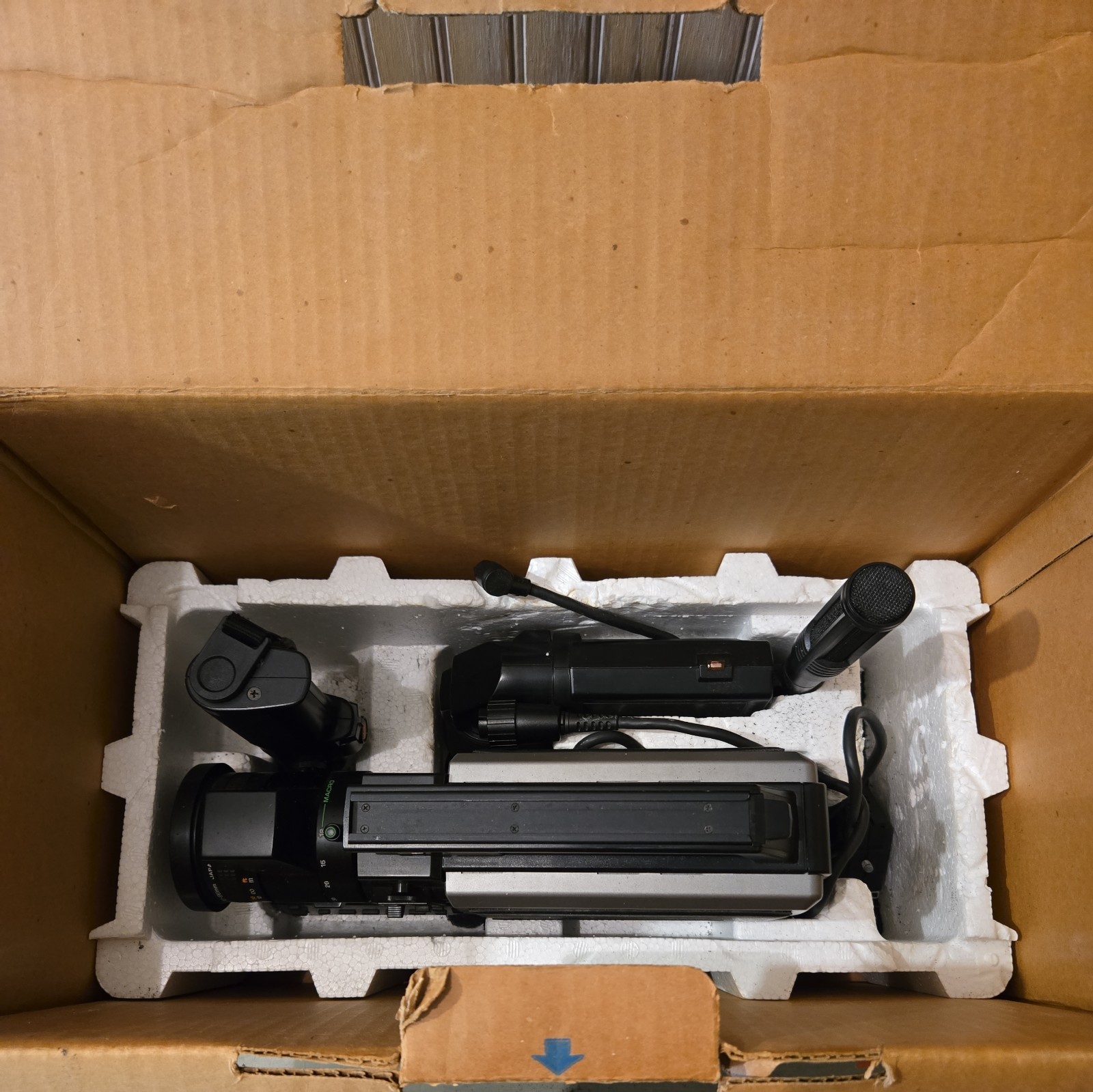 GE General Electric Newvicon Camcorder Video Camera, original box & MIC UNTESTED