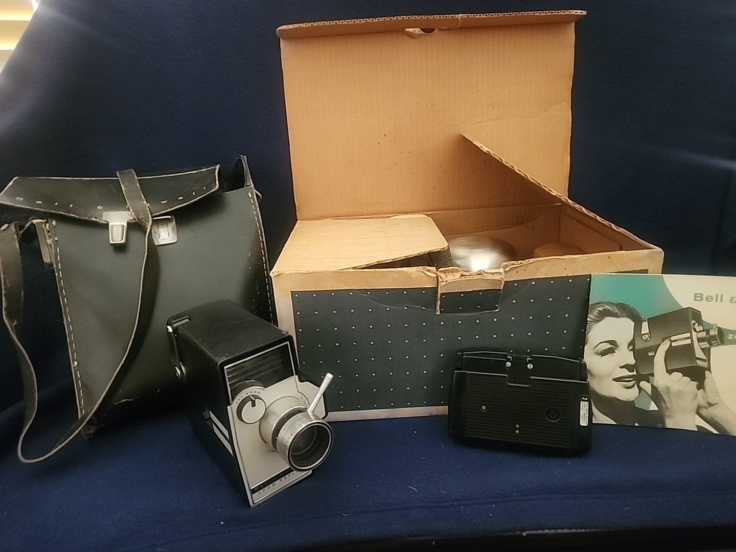 VTg Bell & Howell 8mm Zoom Reflex 315 w/Case Manual & Light Bar – 1960s Untested