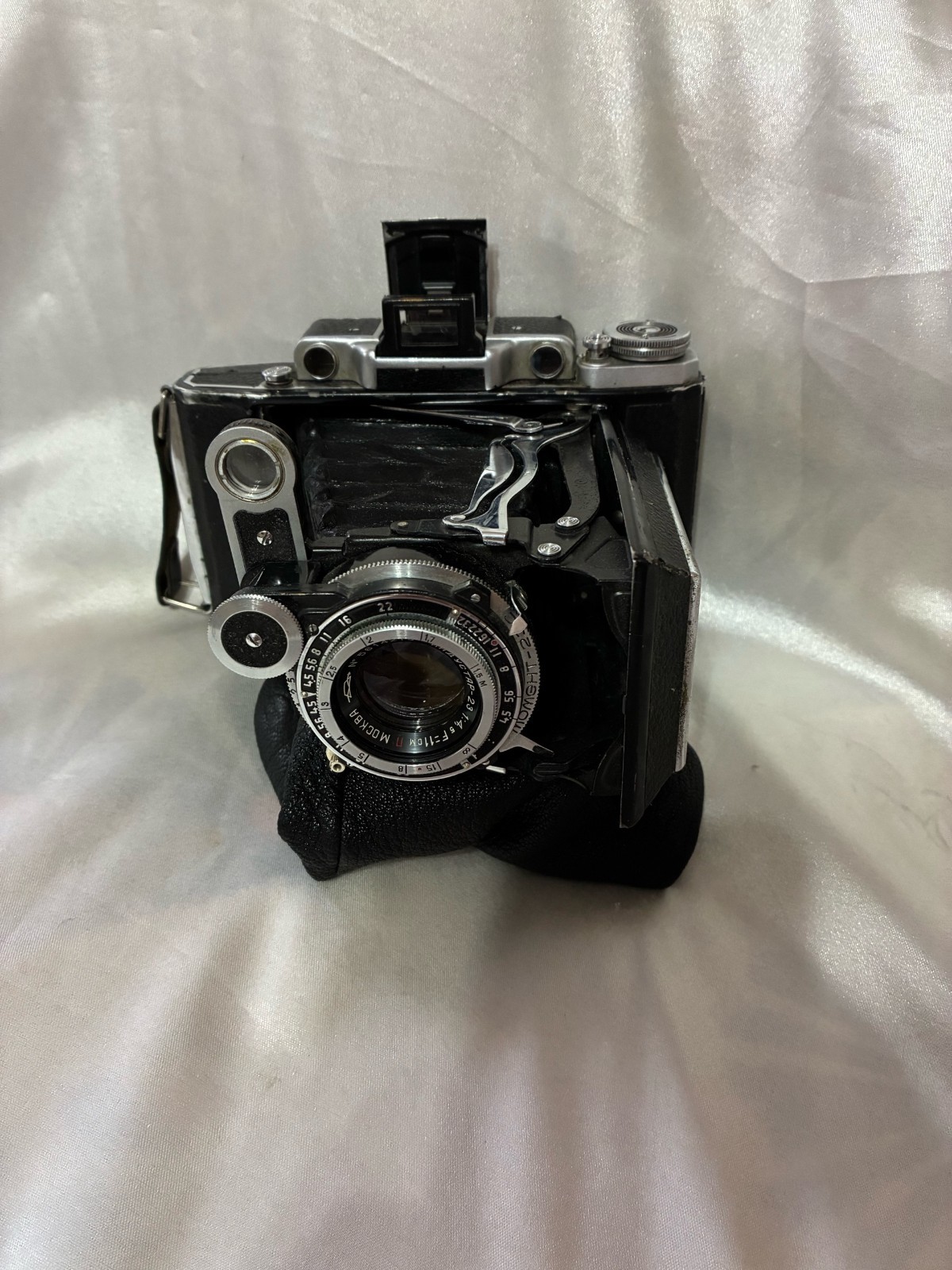 MOSKVA – 4 camera Medium format 6x6cm INDUSTAR – 23 (4,5 / 110) the USSR