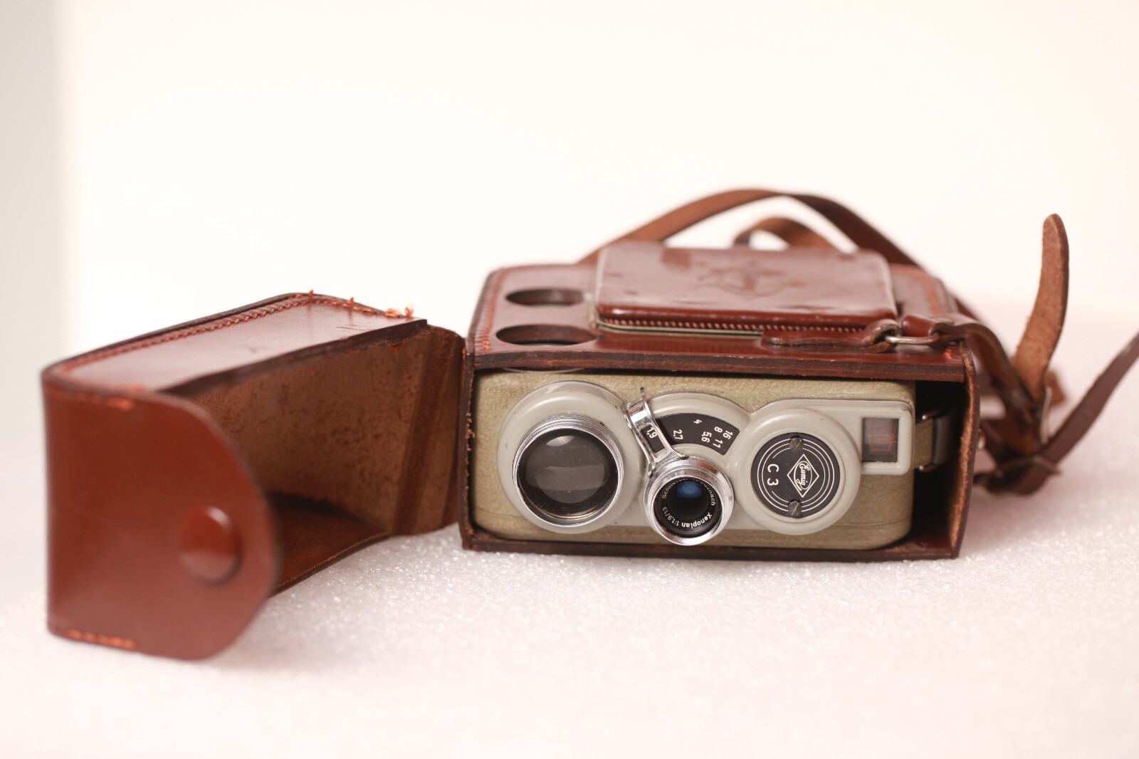 Eumig C3 Regular 8mm Movie Camera – 1950’s vintage collectible with case