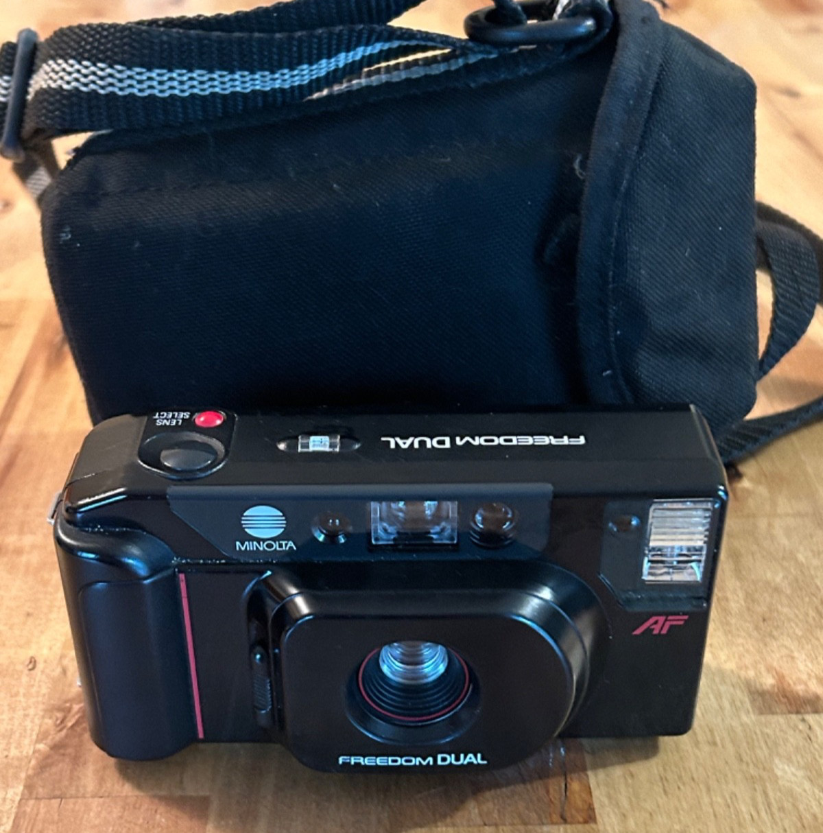 VTG MINOLTA FREEDOM DUAL 35mm Film Camera Point And Shoot Compact & Case